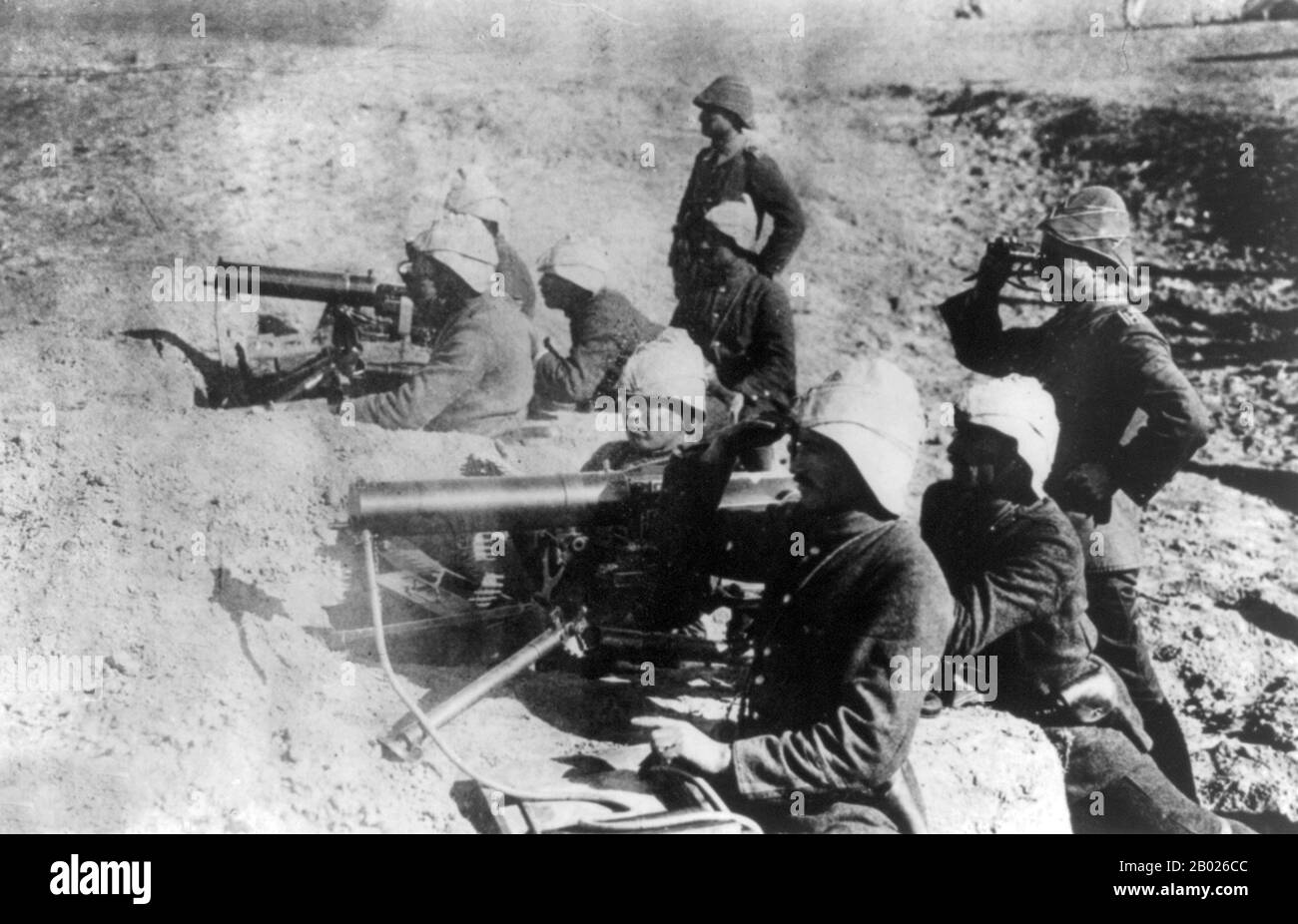 Die Gallipoli-Kampagne, auch bekannt als Dardanellen-Kampagne oder Schlacht von Gallipoli oder Schlacht von Çanakkale (türkisch: Çanakkale Savaşı), fand auf der Halbinsel Gallipoli im Osmanenreich (heute Gelibolu in der heutigen Türkei) zwischen dem 25. April und dem 9. Januar des Jahres 1916 während des Ersten Weltkriegs statt. Eine gemeinsame britische und französische Operation wurde durchgeführt, um die osmanische Hauptstadt von Istanbul (Istanbul) zu erobern und einen Seeweg nach Russland zu sichern. Der Versuch scheiterte mit schweren Verletzten auf beiden Seiten. Die Kampagne galt als einer der größten Siege der Türken und spiegelte sich wider Stockfoto