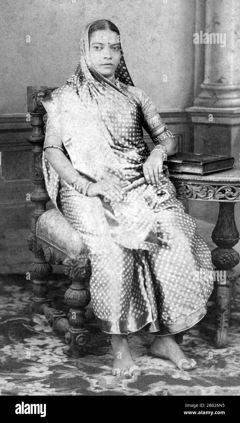 Tansania/Sansibar: Eine Indianerin aus Sansibar, Ende des 19. Jahrhunderts. Die Swahili sind eine ethnische Gruppe und Kultur der Bantu an der Küste Ostafrikas. Die Swahili leben hauptsächlich an der Swahili-Küste, in einem Gebiet, das den Sansibar-Archipel, die Küste Kenias, die tansanische Küste und den Norden Mosambiks umfasst. Der Name Swahili leitet sich vom arabischen Wort Sawahil ab, was „Küste“ bedeutet, und sie sprechen die Sprache Swahili. Stockfoto