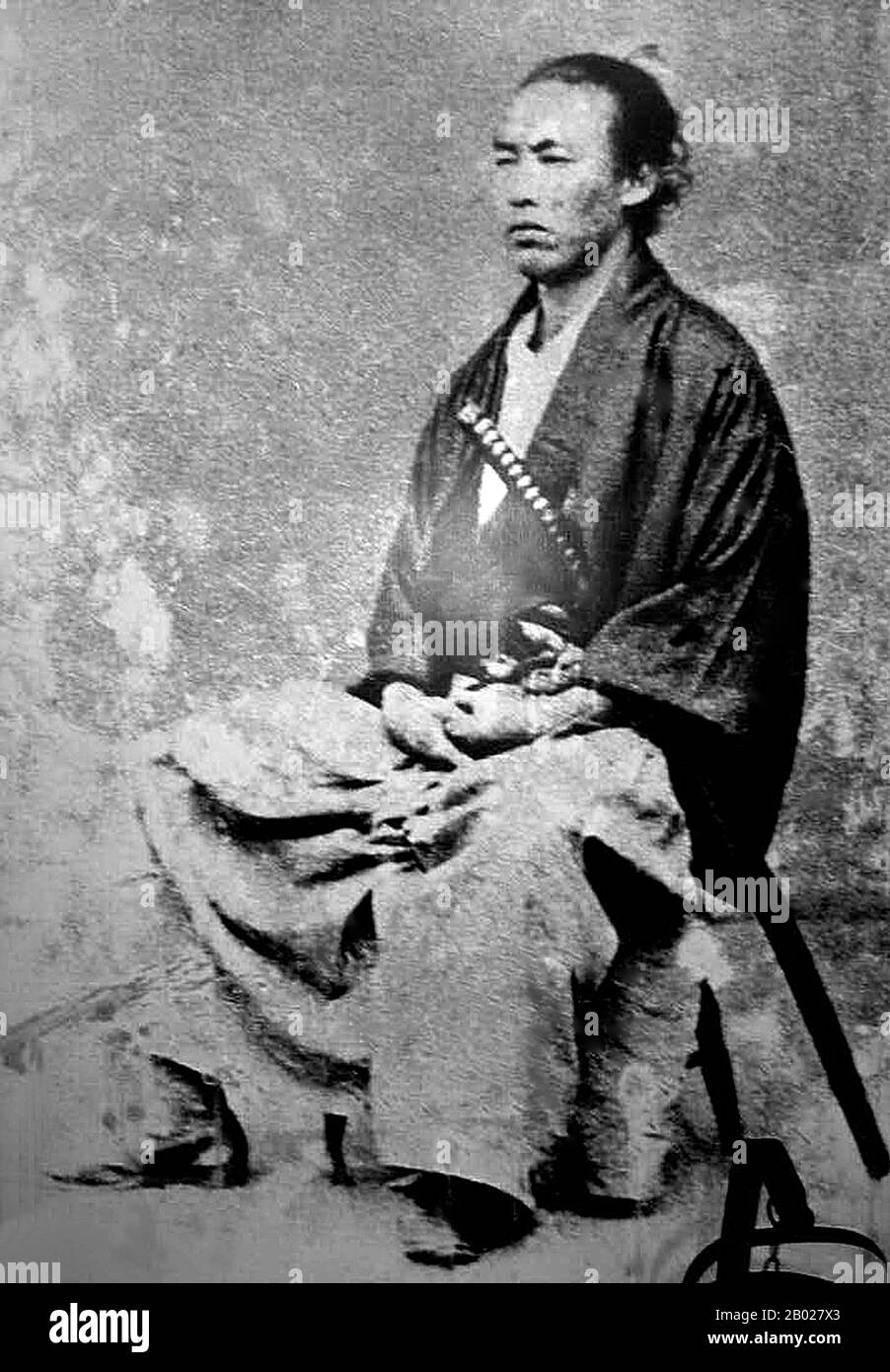 Ueno Hikoma (上野 彦馬, 15. Oktober 1838 - 22. Mai 1904/05) war ein japanischer Pionierfotograf, geboren in Nagasaki. Er ist für seine feinen Porträts, oft von bedeutenden japanischen und ausländischen Persönlichkeiten, und für seine hervorragenden Landschaften, insbesondere von Nagasaki und seiner Umgebung, bekannt. Ueno war eine bedeutende Persönlichkeit der japanischen Fotografie im 19. Jahrhundert als kommerziell und künstlerisch erfolgreicher Fotograf und als Ausbilder. Stockfoto