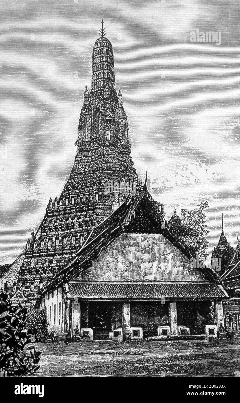 Thailand: Ein Kupferstich aus dem 19. Jahrhundert, der im Khmer-Stil im Wat Arun (Tempel der Morgenröte) in Bangkok zeigt. Wat Arun Rajwararam (Tempel der Dämmerung), vollständiger Name Wat Arunratchawararam Ratchaworamahawihan, ist ein thailändischer buddhistischer Tempel am Westufer des Flusses Chao Phraya in Bangkok. Sie ist nach Aruna, dem indischen Gott der Dämmerung, benannt. Seit der Ayutthayan-Zeit (1351–1767) steht hier ein Kloster, aber das herausragende Merkmal des Tempels, der zentrale Prang im Khmer-Stil, wurde erst 1809 begonnen, während der Herrschaft von König Buddha Loetla Nabhalai (Rama II.). Stockfoto