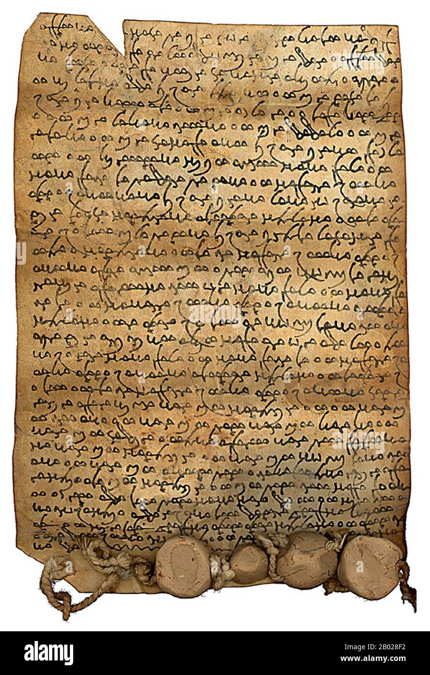 Afghanistan: Ein Beispiel einer Baktrischen Kursivschrift auf einem versiegelten Pergamentdokument über eine Streitbeilegung aus Guzgan, Maimana, Nordafghanistan, um 732 n. Chr. Die Baktrische Sprache ist eine ausgestorbene ostiranische Sprache, die in der zentralasiatischen Region Baktrien gesprochen wurde. Sprachlich wird sie als Teil der mittleren Periode des nordöstlichen iranischen Zweigs klassifiziert. Da das Baktrische überwiegend mit dem griechischen Alphabet geschrieben wurde, wird das Baktrische manchmal als „Griechisch-Baktrisch“, „Kushan“ oder „Kushano-Baktrisch“ bezeichnet. Stockfoto