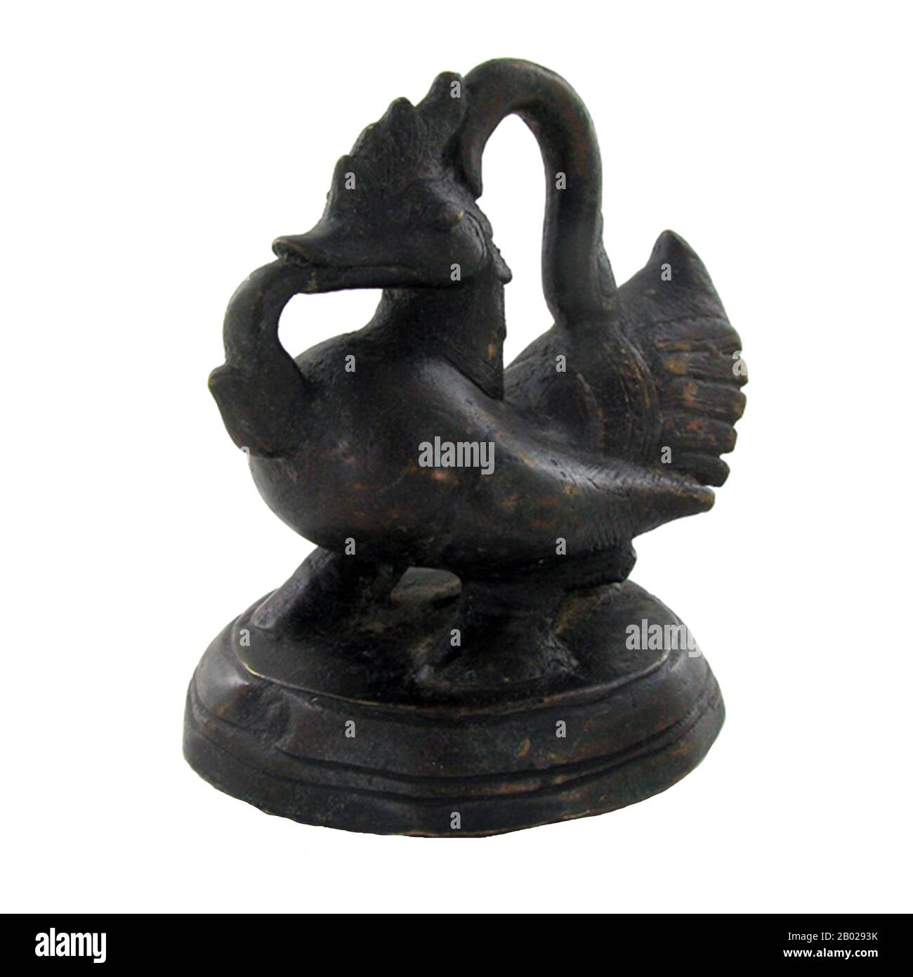 Birma/Myanmar: Ein Opiumgewicht in Form einer hintha/hamsa oder heiliger Gans, um 1900. Opiummohn, Papaver somniferum, ist die Pflanzenart, aus der Opium und Mohn gewonnen werden. Opium ist die Quelle vieler Opiate, einschließlich Morphin, Thebain, Codein, Papaverin und Noscapin. Der lateinische botanische Name bedeutet „schlafenden Mohn“ und bezieht sich auf die sedierenden Eigenschaften einiger dieser Opiate. Stockfoto