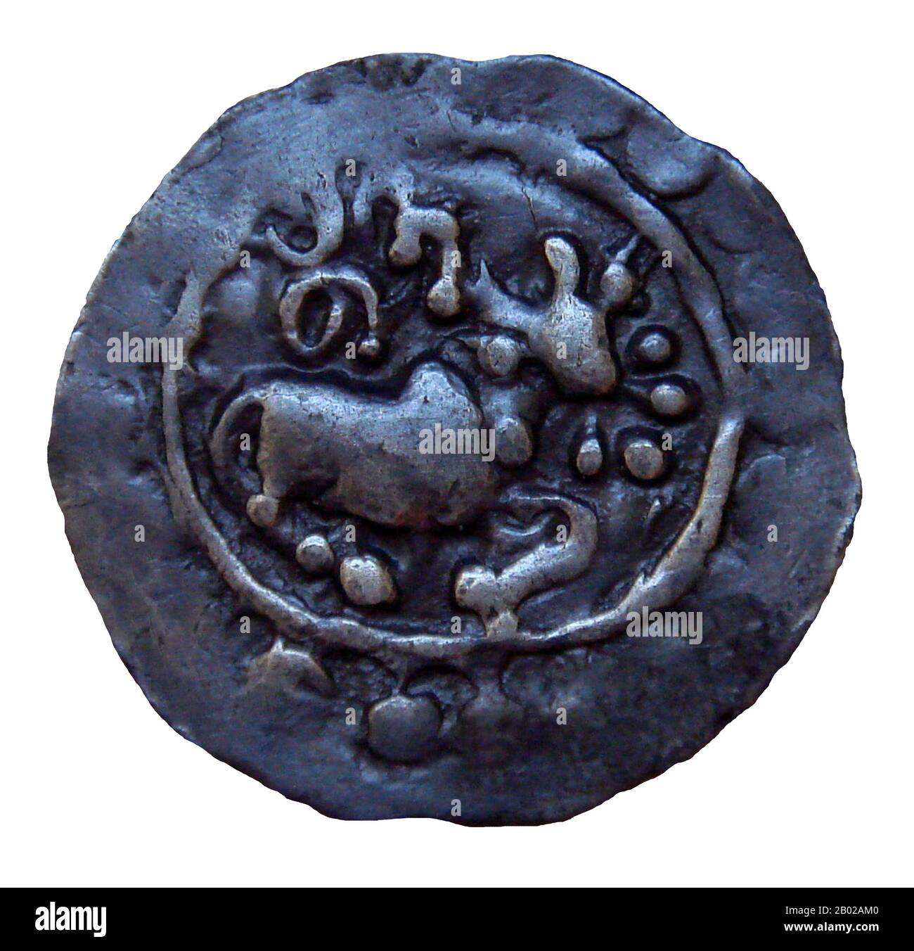 Birma/Myanmar: Silbermünze aus der Regierungszeit von König Nitichandra von Rakhine/Arakan, 8. Jahrhundert n. Chr. Foto: Uploadalt (CC BY-SA 3,0 Lizenz). Rakhine State (früher Arakan) ist ein Staat Myanmar. Sie liegt an der Westküste und grenzt im Norden an den Staat Chin, im Osten an die Region Magway, die Region Bago und die Region Ayeyarwady, im Westen an die Bucht von Bengalen und im Nordwesten an die Division Chittagong von Bangladesch. Die Geschichte der Region gliedert sich in die Dhanyawadi-, Waithali-, Laymro- und Mrauk-U-Zeiten. Mrauk U wurde 1784–1785 von der Konbaung-Dynastie von Birma erobert. Stockfoto
