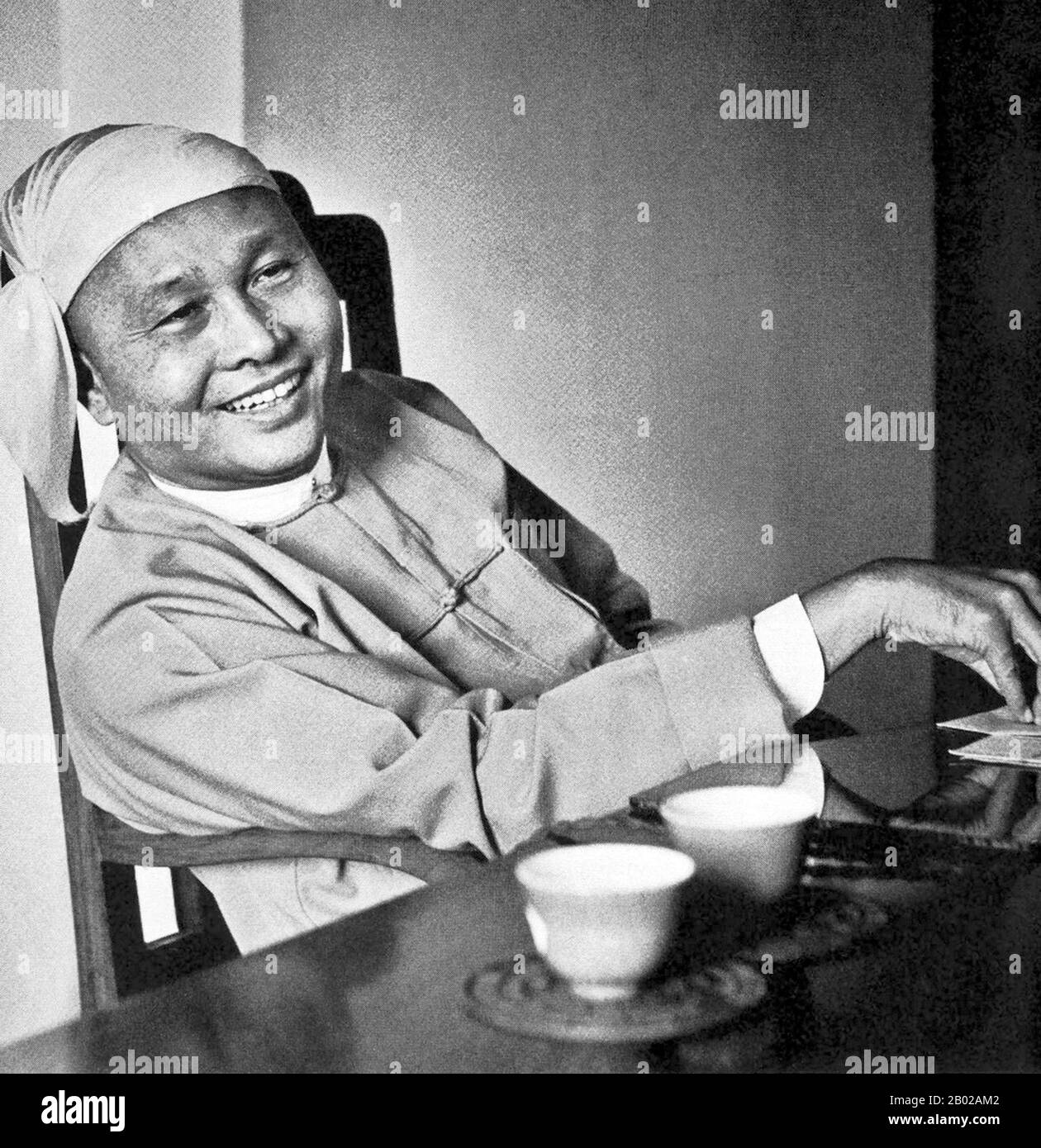 Birma/Myanmar: U Nu ( 25. Mai 1907 - 14. Februar 1995), 1. Premierminister von Birma/Myanmar (R. 1948-1956), ca. 1950er Jahre U Nu (auch Thakin Nu) war eine führende burmesische Nationalistin und politische Figur des 20. Jahrhunderts. Er war der erste Premierminister von Birma gemäß den Bestimmungen der Verfassung der Union von 1947, vom 4. Januar 1948 bis 12. Juni 1956, erneut vom 28. Februar 1957 bis 28. Oktober 1958 und schließlich vom 4. April 1960 bis 2. März 1962. Stockfoto