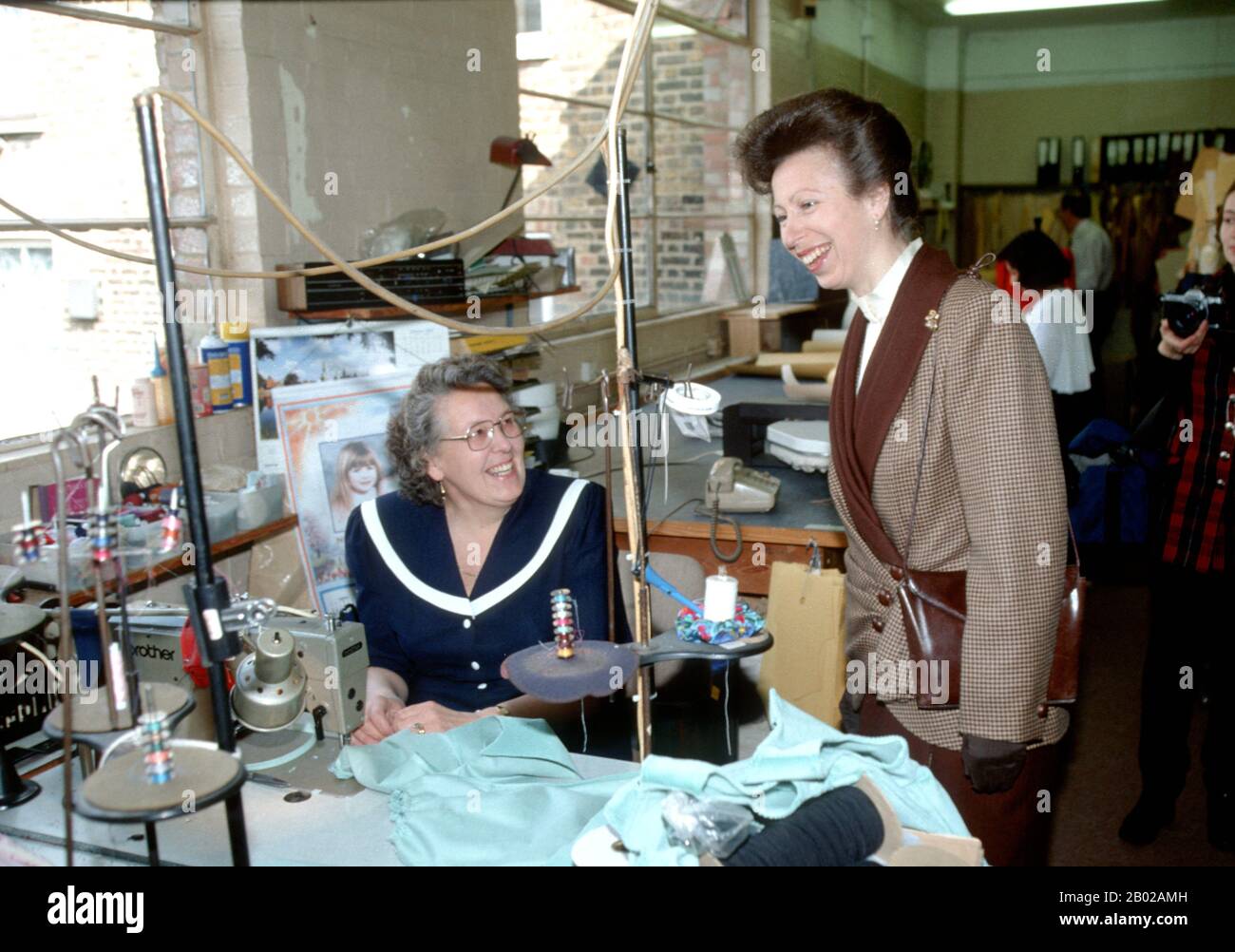 HRH Princess Anne - Princess Royal, Präsidentin des British Knitting and Cleidung Export Council besucht Herbert Johnson Ltd, London, England 19. März Stockfoto