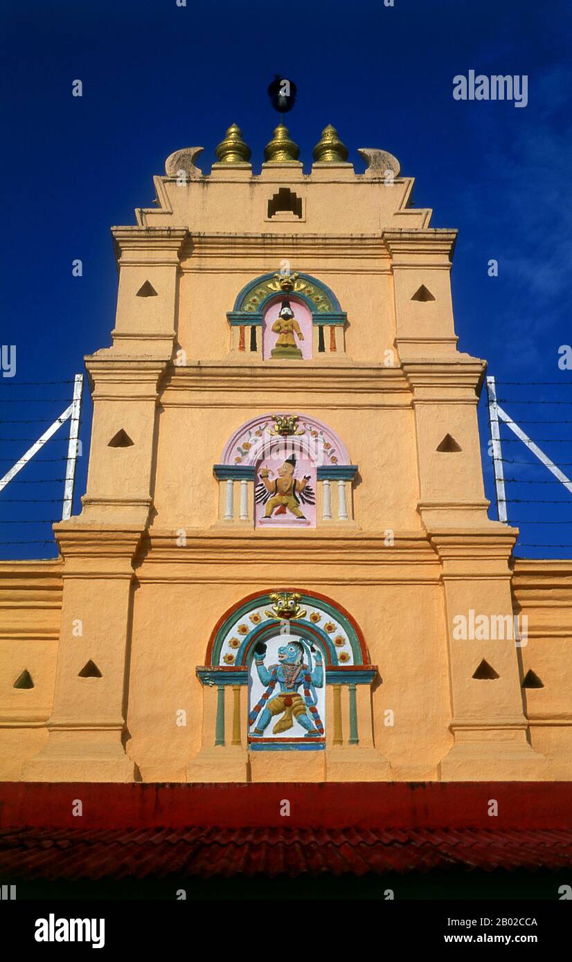 Der seit dem Jahr 1801 erbaute Sri Poyatha Moorthi-Tempel ist der älteste Hindu-Tempel in Malaysia und einer der ältesten funktionstüchtigen Hindu-Tempel im maritimen Südostasien. In den 1780er Jahren gewährte die niederländische Kolonialregierung der Gemeinde Chitty (einer markanten tamilischen Gruppe, die auch als indische Peranakaner bezeichnet wird) ein Stück Land im Herzen von Malakka, um einen Hindutempel zu errichten. Das Land lag an der Goldsmith-Straße, die heute als Jalan Tokong bekannt ist. Stockfoto