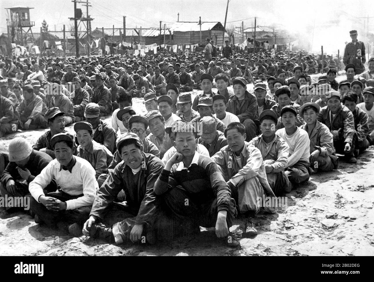 Der Koreakrieg (25. Juni 1950 - Waffenstillstand am 27. Juli 1953 unterzeichnet) war ein militärischer Konflikt zwischen der Republik Korea, unterstützt von den Vereinten Nationen, und Nordkorea, unterstützt von der Volksrepublik China (VR China), mit militärischer materieller Hilfe der Sowjetunion. Der Krieg war ein Ergebnis der physischen Teilung Koreas durch ein Abkommen der siegreichen Alliierten zum Abschluss des Pazifikkriegs am Ende des zweiten Weltkriegs Die koreanische Halbinsel wurde von 1910 bis zum Ende des zweiten Weltkriegs von Japan regiert Nach der Kapitulation Japans 1945 teilten amerikanische Verwalter die Halbinsel alo auf Stockfoto