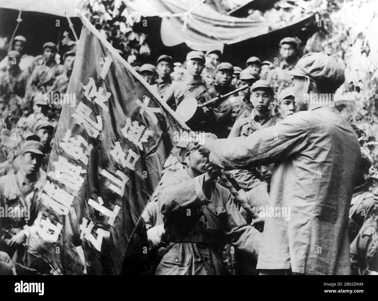 Der Koreakrieg (25. Juni 1950 - Waffenstillstand am 27. Juli 1953 unterzeichnet) war ein militärischer Konflikt zwischen der von den Vereinten Nationen unterstützten Republik Korea und Nordkorea, unterstützt von der Volksrepublik China (VR China), mit militärischer Sachhilfe der Sowjetunion. Der Krieg war ein Ergebnis der physischen Teilung Koreas durch ein Abkommen der siegreichen Alliierten zum Abschluss des Pazifikkriegs am Ende des zweiten Weltkriegs Die koreanische Halbinsel wurde von 1910 bis zum Ende des zweiten Weltkriegs von Japan regiert Nach der Kapitulation Japans 1945 teilten amerikanische Verwalter die Halbinsel a Stockfoto