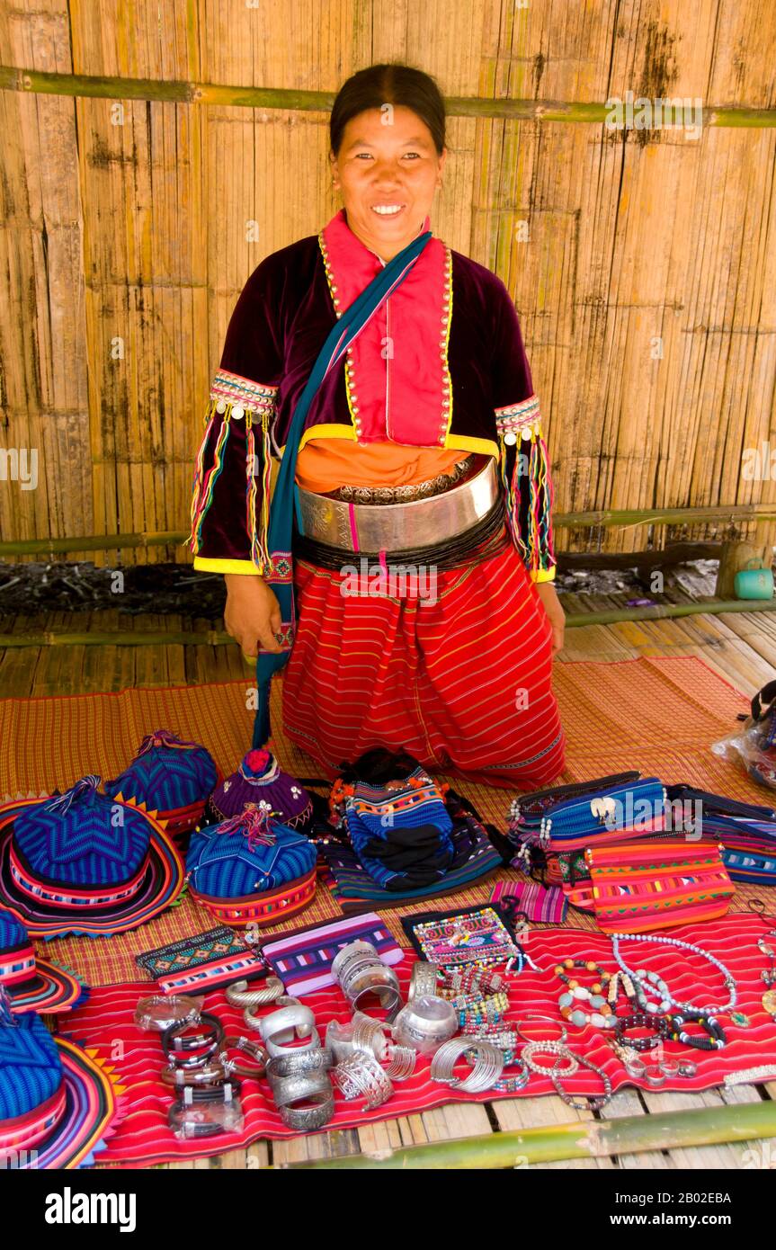 Die Palaung sind eine ethnische Minderheit, die im Norden Burmas beheimatet ist, aber auch in Thailand und der chinesischen Provinz Yunnan über Taschen von Menschen verfügt. Die Palaung, die zum größten Teil im Shan-Staat ansässig sind, hat eine Bevölkerung von etwa 500.000 Einwohnern. Stockfoto