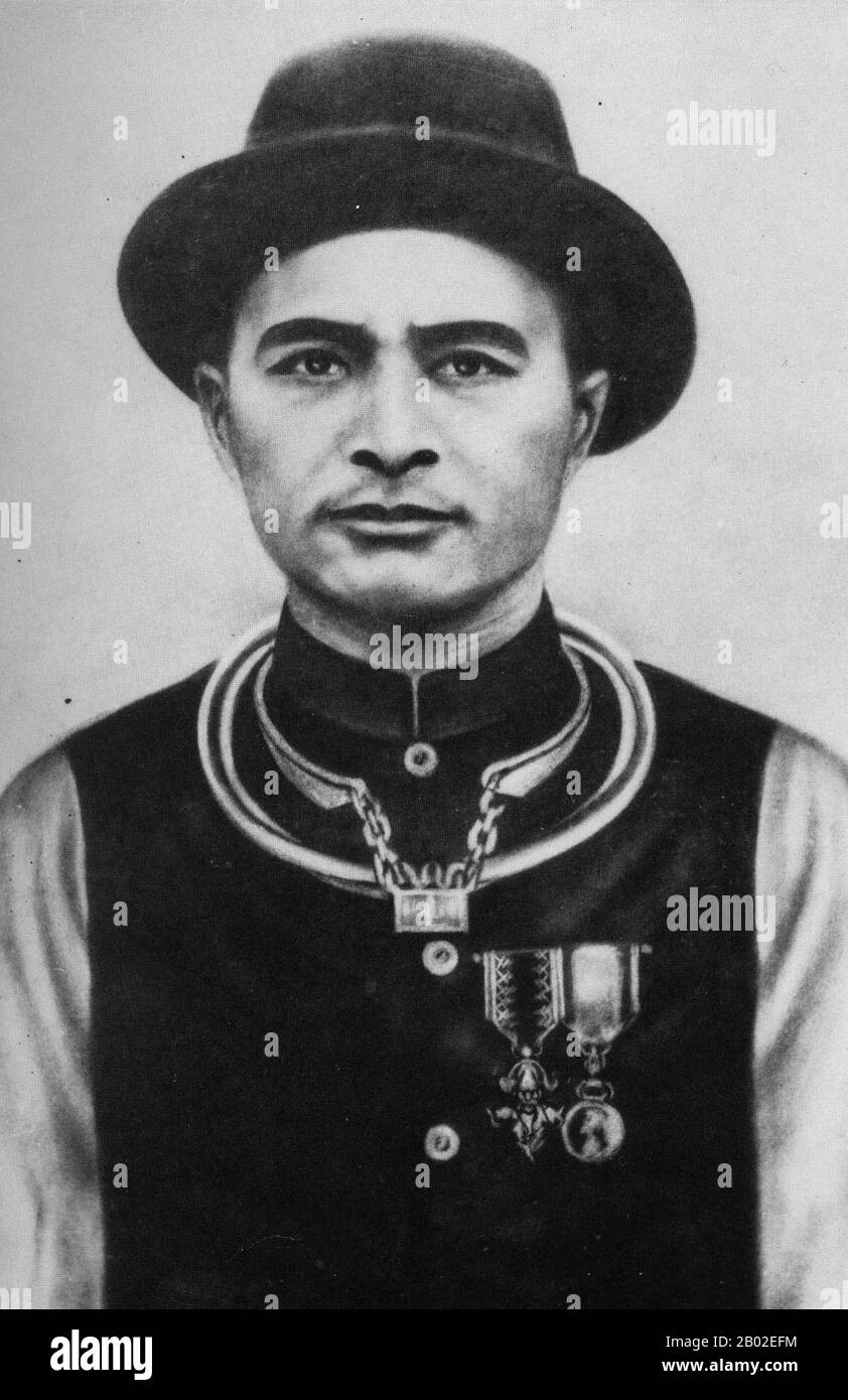Touby Lyfoung (1917-1979) war ein politischer und militärischer Führer von Hmong. Er wurde im Jahr 1917 in Nong Het, Laos geboren und wurde der erste Hmong-Politiker, der nationale Bekanntheit erreichte. Während seiner langen Karriere, die unter französischer Kolonialherrschaft begann und sich bis zur kommunistischen Machtübernahme 1975 ausdehnte, unterstützte er die Regierung von Royal Lao und die amerikanische Beteiligung am Geheimen Krieg. Stockfoto