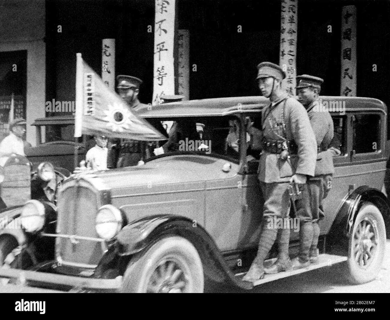 In der modernen chinesischen Geschichte beschreibt der Weiße Terror (Báisè Kǒngbù) eine Zeit der politischen Unterdrückung, die von der Kuomintang-Partei unter der Führung von Chiang Kai-shek verordnet wurde. Sie begann im Jahre 1927 nach der Säuberung der Kommunistischen Partei Chinas in Shanghai. April 1927 leitete Chiang eine Säuberung der Kommunisten aus der Shanghaier Kuomintang ein und begann im Shanghaier Massaker von 1927 mit großangelegten Tötungen. Die Streitkräfte Chiang wandelten 100.000 Arbeitern Maschinengewehre zu, die bei Demonstrationen der Gewerkschaften auf die Straße gegangen waren, und töteten mehr als 5.000 Menschen. Während des gesamten April, in Shanghai, mehr ha Stockfoto