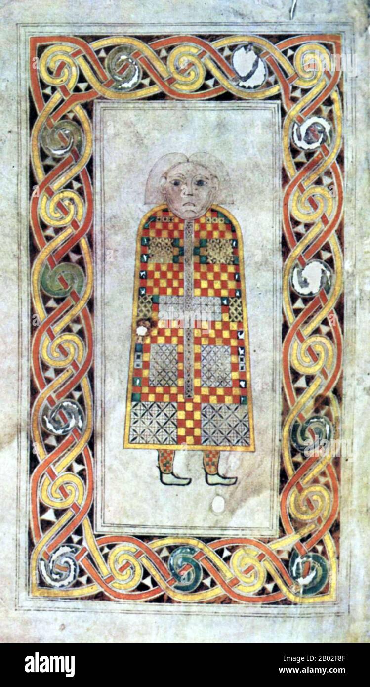 Das Buch von Durrow ist ein mittelalterlichen illuminierten Evangelienbuch im insularen Kunststil. Sie entstand vermutlich zwischen 650 und 700 CE. Der Ort der Entstehung könnte vielleicht Durrow Abbey in Irland oder ein Kloster in Northumbria im Nordosten Englands (wo das Kloster in Lindisfarne der wahrscheinliche Kandidat wäre) oder vielleicht Iona Abbey im Westen Schottlands gewesen sein -- Der Herkunftsort wird seit Jahrzehnten von Historikern debattiert, ohne dass sich ein Konsens abzeichnet. Das Buch Durrow war sicherlich um 916 in der Durrow Abbey. Heute befindet es sich in der Bibliothek am Trinity College in Dublin (MS A. 4. 5. (57)). Stockfoto