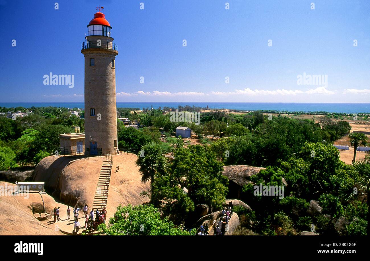 Mahabalipuram, auch bekannt als Mamallapuram (Tamil: மாமல்லபுரம்) ist eine alte historische Stadt und war ein geschäftiger Seehafen ab dem 1. Jahrhundert CE. Im 7. Jahrhundert war es die wichtigste Hafenstadt der südindischen Pallava-Dynastie. Die historischen Denkmäler, die heute zu sehen sind, wurden weitgehend zwischen dem 7. Und 9. Jahrhundert CE errichtet. Stockfoto