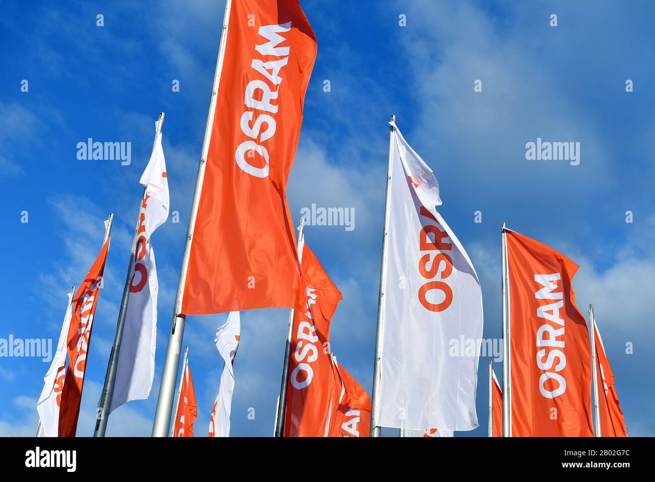 Grenzmotiv, mit OSRAM-Flaggen, Flaggen, OSRAM LICHT AG Hauptversammlung 2020 am 18. Februar 2020 auf dem ICM in München. Weltweite Verwendung Stockfoto