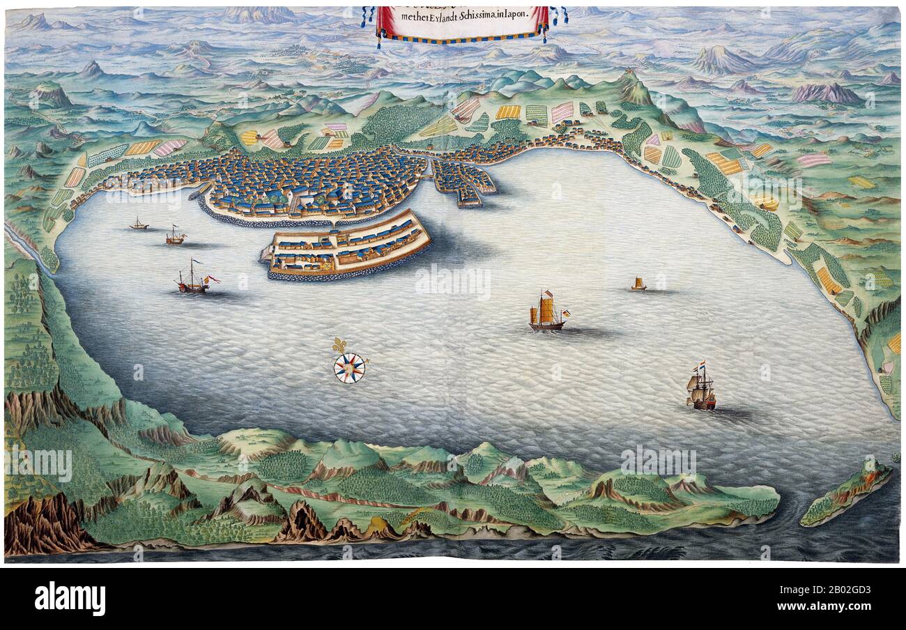 Der Atlas Maior ist die endgültige Fassung des Atlases von Joan Blaeu, der zwischen 1662 und 1672 in Amsterdam in lateinischer (11 Bände), französischer (12 Bände), niederländischer (9 Bände), deutscher (10 Bände) und spanischer (10 Bände) veröffentlicht wurde und 594 Karten und rund 3000 Seiten Text enthält. Es war das größte und teuerste Buch, das im siebzehnten Jahrhundert veröffentlicht wurde. Früher erschienen ab 1634 wesentlich kleinere Versionen mit dem Titel Theatrum Orbis Terrarum, sive, Atlas Novus. Stockfoto