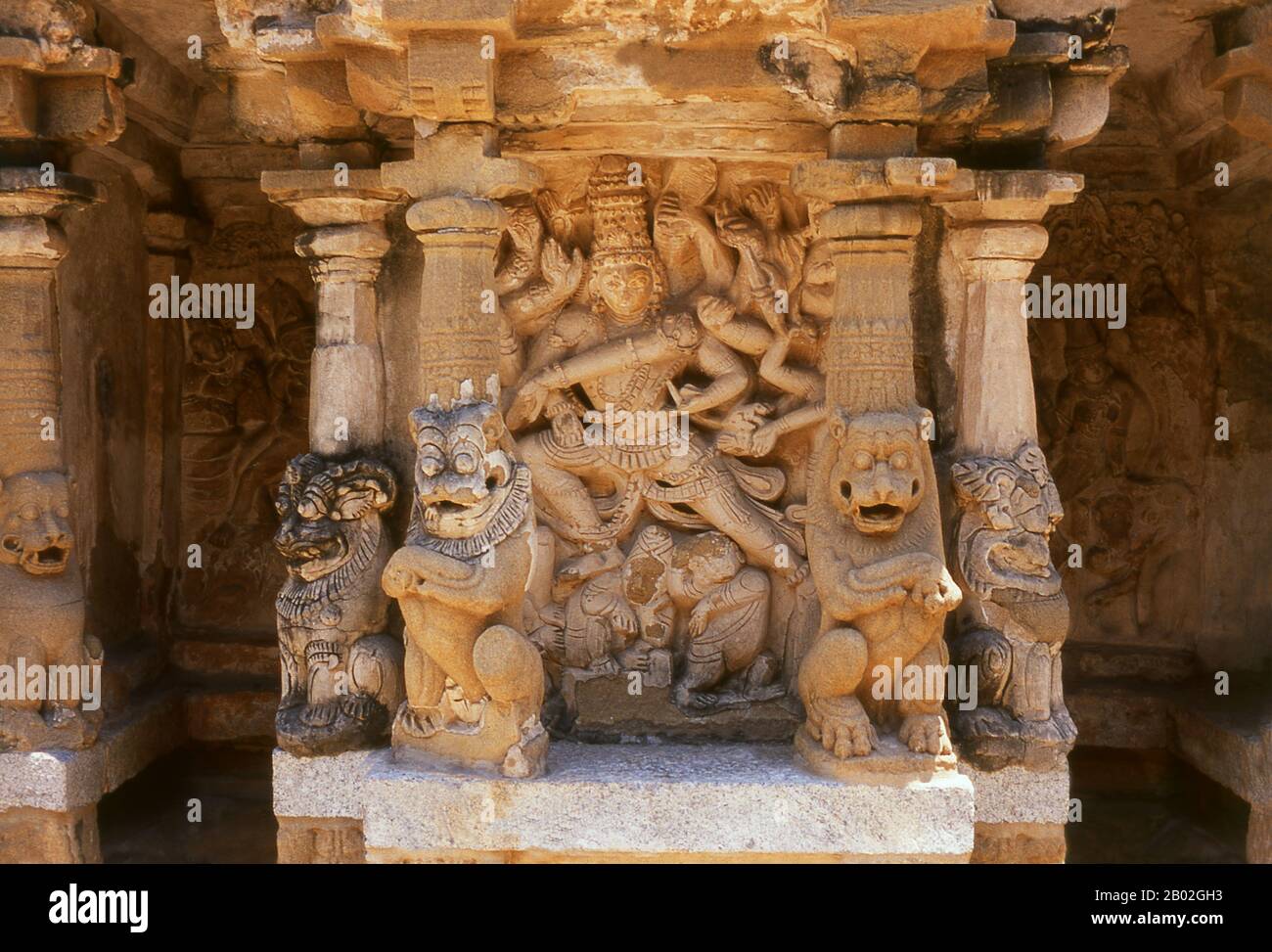 Der Kailasanathar (Herr des kosmischen Berges) Tempel ist ein Hindutempel im dravidischen Baustil. Sie ist dem gott Shiva gewidmet und wurde zwischen 685 und 705 CE vom Pallava-Dynastie-Machthaber Rajasimha erbaut. Der Bau wurde von Rajasimhas Sohn Mahendra Varma abgeschlossen. Stockfoto