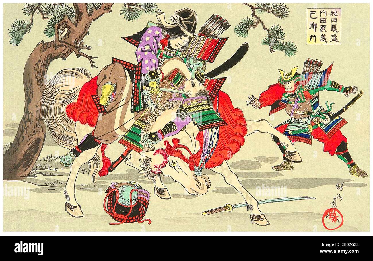 Die berühmten weiblichen Samurai, Tomoe-gozen im 11. Jahrhundert. Ihr Ehemann oder ihre Liebe war der Genji-General Kiso Yoshinaka. Laut "The Tale of Heike" war Tomoe besonders schön, mit weißer Haut, langen Haaren und charmanten Merkmalen. Sie war auch eine bemerkenswert starke Bogenschützin, und als Schwerterfrau war sie eine Kämpferin im Wert von tausend, bereit, einem Dämon oder Gott entgegenzutreten, montiert oder zu Fuß. Sie bewältigte ungebrochene Pferde mit überragendem Geschick; sie ritt unbeschadet von unheilvollen Abfahrten. Wann immer eine Schlacht bevorstand, schickte Yoshinaka sie als seinen ersten Kapitän, ausgestattet mit starker Rüstung, ein Over aus Stockfoto