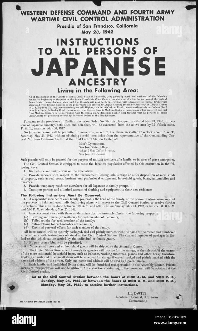 Die Internierung japanischer Amerikaner war die Internierung des zweiten Weltkriegs in "war Relocation Camps" von über 110.000 Menschen japanischen Erbes, die an der Pazifikküste der Vereinigten Staaten lebten. Die US-Regierung ordnete die Internierung im Jahr 1942 an, kurz nach dem Angriff des Kaiserlich japanischen auf Pearl Harbor. Die Internierung der japanischen Amerikaner galt ungleich als geographische Angelegenheit: Alle, die an der Westküste lebten, wurden interniert, während auf Hawaii, wo 150.000-plus japanische Amerikaner über ein Drittel der Bevölkerung umfassten, nur 1.200 bis 1.800 interniert wurden. 62 Prozent der Internees w Stockfoto