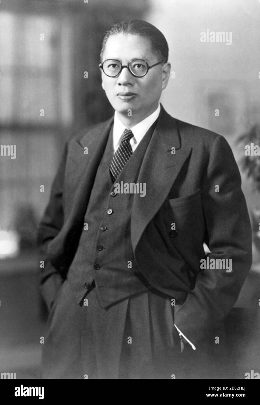 Soong Tse-ven oder Soong Tzu-wen (Chinesisch: 宋子文; pinyin: Sòng Zǐwén; 4. Dezember, 1891 - 26. April 1971), war ein prominenter Geschäftsmann und Politiker in der Republik China Anfang des 20. Jahrhunderts. Sein Vater war Charlie Soong und seine Geschwister waren die Soong-Schwestern. Sein christlicher Name war Paul, aber er ist allgemein auf Englisch als T. V. Soong bekannt. Als Bruder der drei Soong-Schwestern waren Soongs Schwiegerbrüder Dr. Sun Yat-sen, Generalissimo Chiang Kai-shek und der Finanzier H. Kung. Stockfoto