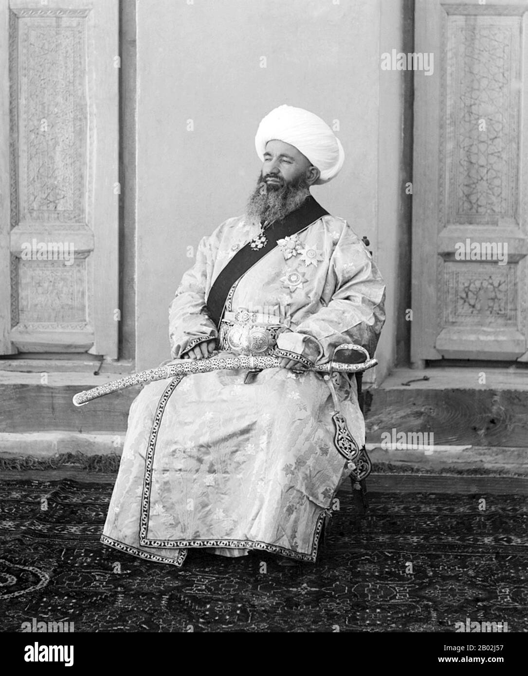 Das Emirat Buchara (persisch: شاهنشاهی بخارا‎) war ein zentralasiatischer Staat, der von 175-1920 bestand. Es besetzte das Land zwischen den Flüssen Amu Darya und Syr Darya, das früher als Transoxiana bekannt war. Ihr Kerngebiet war das Land entlang des unteren Zarafshan-Flusses, und seine urbanen Zentren waren die alten Städte Samarkand und die Hauptstadt des Emirats Buchara. Es war zeitgleichen mit dem Khanat von Khiva im Westen, in Khwarezm und dem Khanat von Kokand im Osten, in Fergana. Sie liegt jetzt innerhalb der Grenzen Usbekistans. Stockfoto