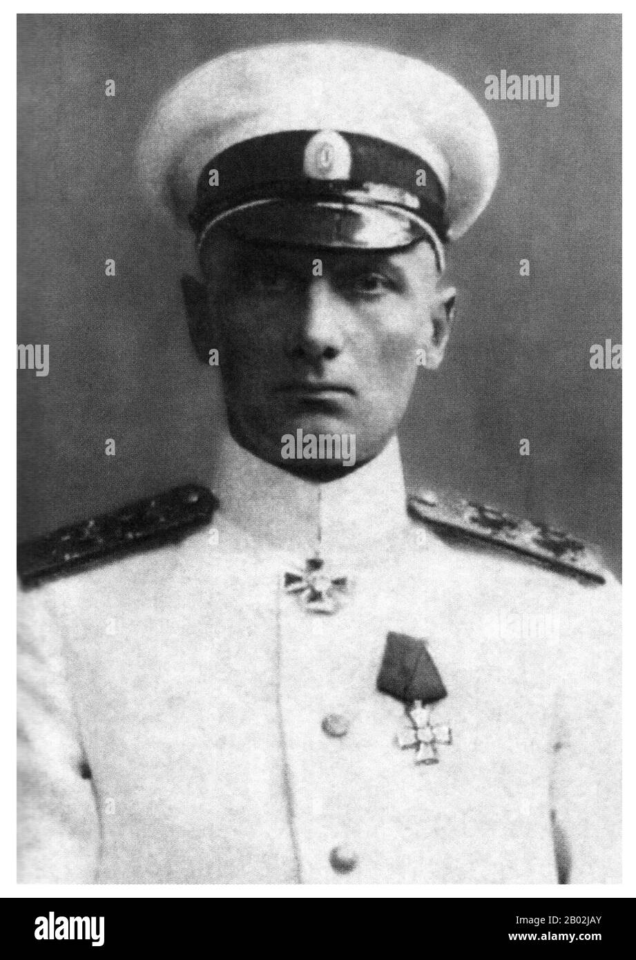 Alexander Wassiljewitsch Kolchak (Russisch: Алекса́ндр Васи́льевич Колча́к, 16. November [O.S.M. November] von 1874 bis 7. Februar 1920) war ein Polarforscher und Befehlshaber in der Kaiserlich Russischen Marine, der im Russisch-Japanischen Krieg und im Ersten Weltkrieg kämpfte. Während des Russischen Bürgerkrieges gründete er in Sibirien eine konterrevolutionäre Regierung, später die Provisorische Allrussische Regierung, und wurde von den anderen Führern der Weißen Bewegung (1918-1920) als "Oberster Befehlshaber Aller russischen Land- und Seestreitkräfte" anerkannt. Seine Regierung hatte ihren Sitz in Omsk im Südwesten von Sibe Stockfoto