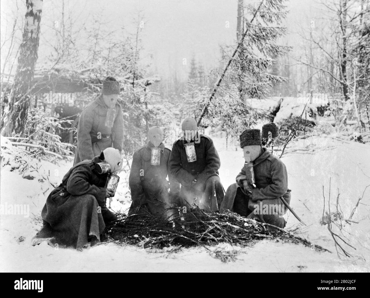 Der erste Weltkrieg sollte sich verheerend auf Russland auswirken. Als der erste Weltkrieg im August 1914 begann, reagierte Russland mit patriotisch verrohten um Nikolaus II Militärkatastrophen an den Masurischen Seen und Tannenburg schwächten die russische Armee in den Anfangsphasen des Krieges stark. Der wachsende Einfluss Gregory Raspuzins auf die Romanows hat der königlichen Familie und bis Ende des Frühlings von 1917, den Romanovs, viel Schaden zugefügt. Wer Russland seit etwas mehr als 300 Jahren regiert hatte, war nicht mehr für ein Russland zuständig, das von Kerensky und der Provisorischen Regierung übernommen worden war. B. Stockfoto