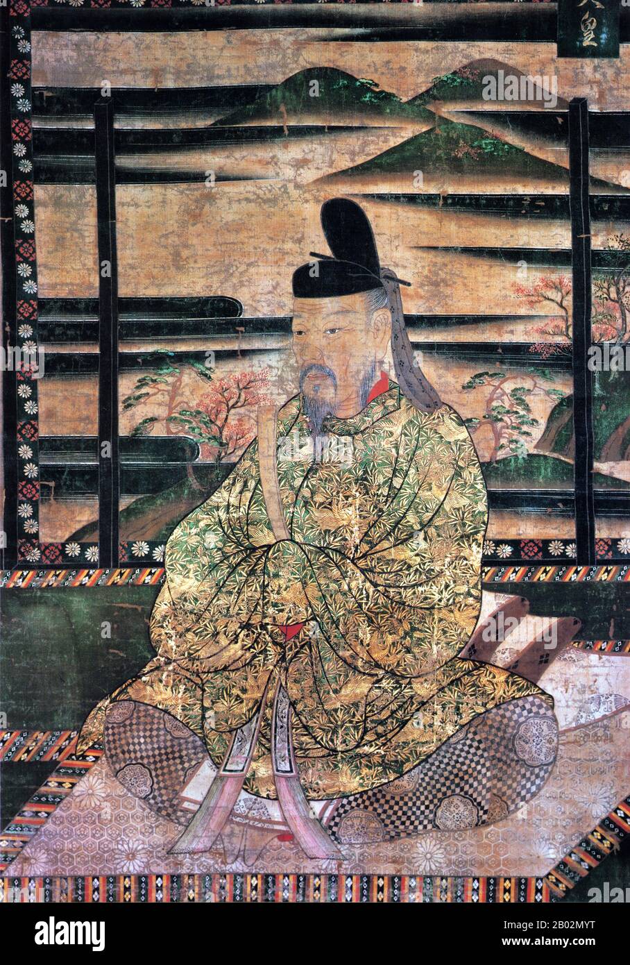 Kaiser Saga (嵯峨天皇 Saga-tennō, 8. Februar 785 - 24. August 842) war gemäß der traditionellen Thronfolge 52. Kaiser von Japan. Die Herrschaft der Saga umfasste die Jahre von 809 bis 823. Saga war der zweite Sohn von Kaiser Kanmu und Fujiwara no Otomuro. Sein persönlicher Name war Kamino (神野). Saga war ein versierter Kalligraph, der in der Lage war, auf Chinesisch zu komponieren, der die ersten Wettbewerbe der kaiserlichen Poesie (naien) ausführte. Der Legende nach war er der erste japanische Kaiser, der Tee trinkte. Saga wird traditionell an seinem Grab verehrt; die Kaiserliche Haushaltsbehörde bezeichnet Saganoyamanoe keine Mis Stockfoto