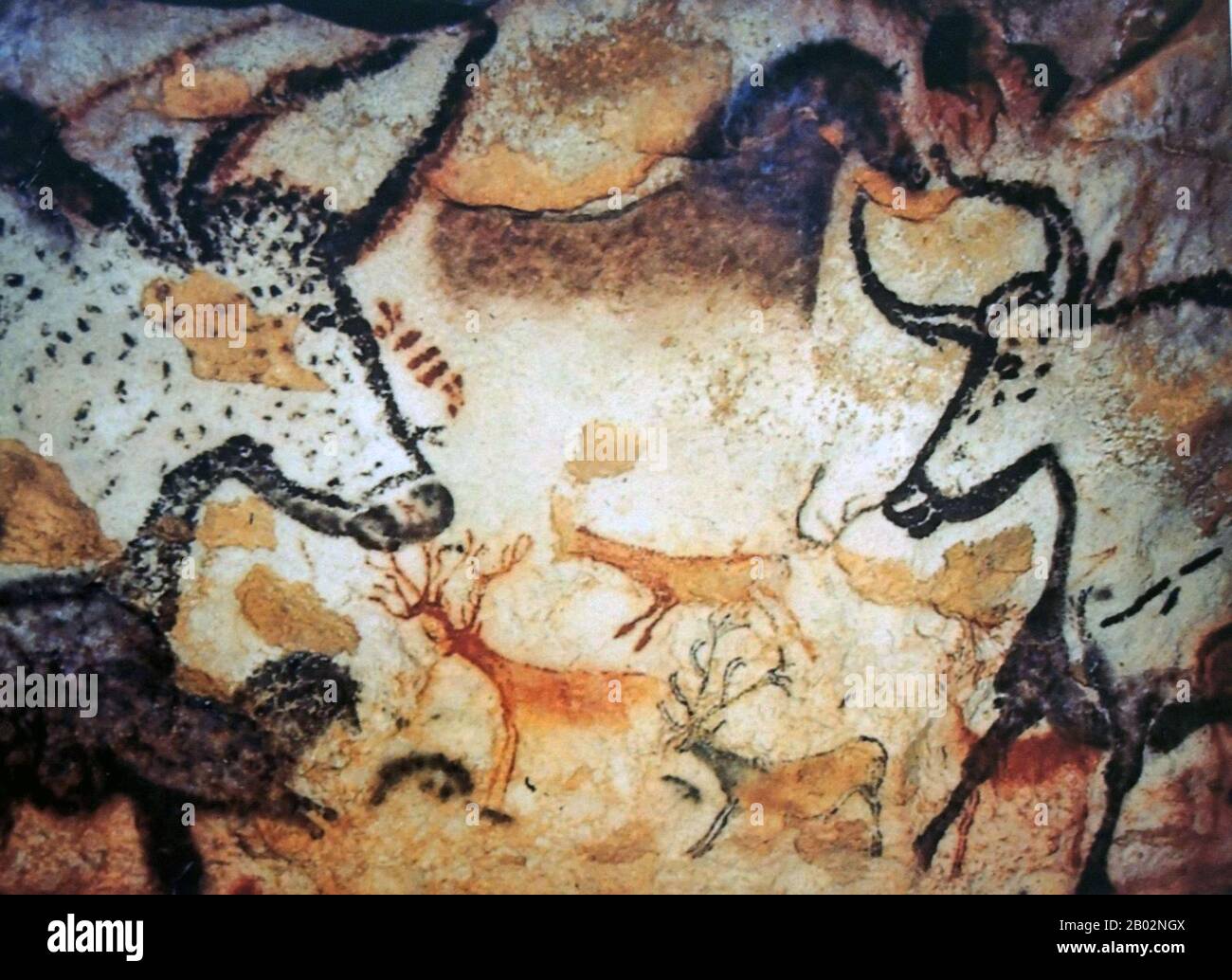 Lascaux ist die Kulisse eines Komplexes von Höhlen im Südwesten Frankreichs, berühmt für seine paläolithischen Höhlengemälde. Die ursprünglichen Höhlen befinden sich in der Nähe des Dorfes Montignac im Departement Dordogne. Sie enthalten einige der bekanntesten oberpaläolithischen Kunst. Diese Gemälde werden auf 17.300 Jahre geschätzt. Sie bestehen in erster Linie aus Bildern von Großtieren, von denen die meisten aus fossilen Beweisen bekannt sind, die damals in der Gegend gelebt haben. 1979 wurde Lascaux zusammen mit anderen prähistorischen Stätten im Vézère-Tal in die Liste des UNESCO-Welterbes aufgenommen. Stockfoto