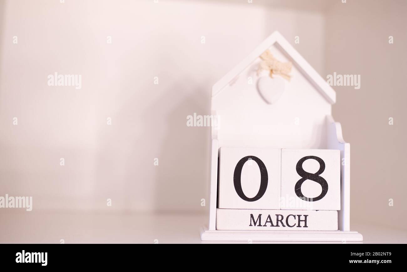 März, 8. März, Tag 8. März - Holzkalendarblöcke auf weißem Hintergrund mit leerem Textbereich Stockfoto
