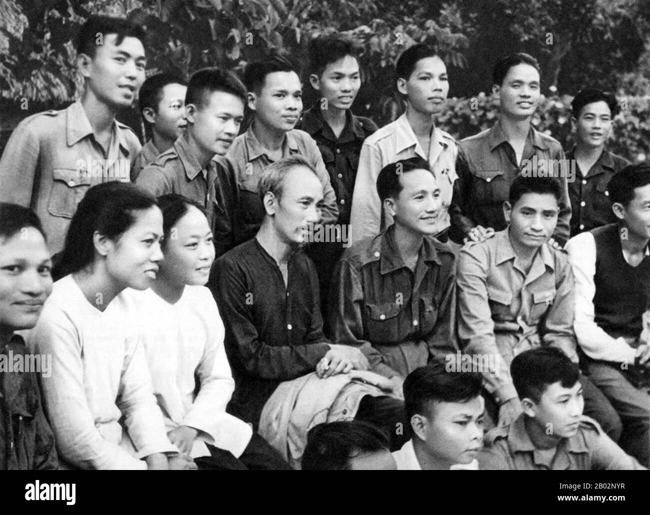 Hồ Chí Minh, geboren Nguyễn als Sinh Cung und auch bekannt als Nguyễn Ái Quốc (19. Mai 1890 - 3. September 1969) war ein vietnamesischer kommunistischer Revolutionär, der Premierminister (1946-1955) und präsident (1945-1969) der Demokratischen Republik Vietnam (Nordvietnamesen) war. Er bildete die Demokratische Republik Vietnam und leitete den Viet Cong während des Vietnamkriegs bis zu seinem Tod. Hồ leitete die Unabhängigkeitsbewegung Viet Minh ab 1941 weiter, begründete 1945 die kommunistisch regierte Demokratische Republik Vietnam und besiegte 1954 in Dien Bien Phu die französische Union. Er verlor die politische Macht in Nein Stockfoto