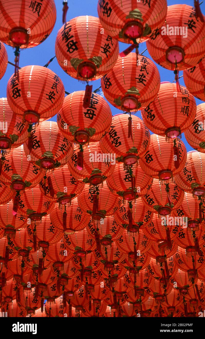 Der Matsu-Tempel auf der Insel Chichin bei Kaohsiung ist Matsu, der Meeresgottheit, gewidmet. Mazu (Wade-Giles: Matsu, Vietnamesisch: Ma To) ist die indigene Meeresgottheit, die Fischer und Seeleute schützen soll und sich als Schutzpatronin aller südchinesischen und ostasiatischen Personen beruft. Als Lin Moniang in Fujian um 960 v. Chr. geboren, begann die Anbetung Mazu um die Ming-Dynastie, als viele ihr geweihte Tempel in ganz Festlandchina errichtet wurden, die sich später auf andere Länder mit überseeischer chinesischer Bevölkerung ausweiteten. Mazu wird in der Südostküste sehr verehrt Stockfoto