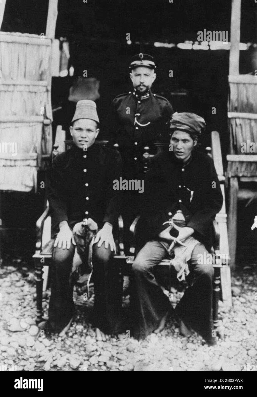 Der Aceh-Krieg, auch als holländischer Krieg oder Infidelkrieg (zwischen den Jahren zwischen den Jahren zwischen den Jahren zwischen den Jahren zwischen dem Sultanat Aceh und den Niederlanden bekannt, wurde Anfang des Jahres 1873 durch Gespräche zwischen Vertretern von Aceh und Großbritannien in Singapur ausgelöst. Der Krieg war Teil einer Reihe von Konflikten im späten 19. Jahrhundert, die die niederländische Herrschaft über das moderne Indonesien festigten. Stockfoto
