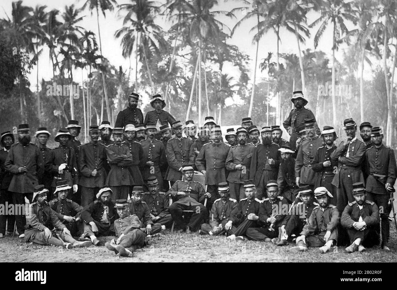 Der Aceh-Krieg, auch als holländischer Krieg oder Infidelkrieg (zwischen den Jahren zwischen den Jahren zwischen den Jahren zwischen den Jahren zwischen dem Sultanat Aceh und den Niederlanden bekannt, wurde Anfang des Jahres 1873 durch Gespräche zwischen Vertretern von Aceh und Großbritannien in Singapur ausgelöst. Der Krieg war Teil einer Reihe von Konflikten im späten 19. Jahrhundert, die die niederländische Herrschaft über das moderne Indonesien festigten. Stockfoto