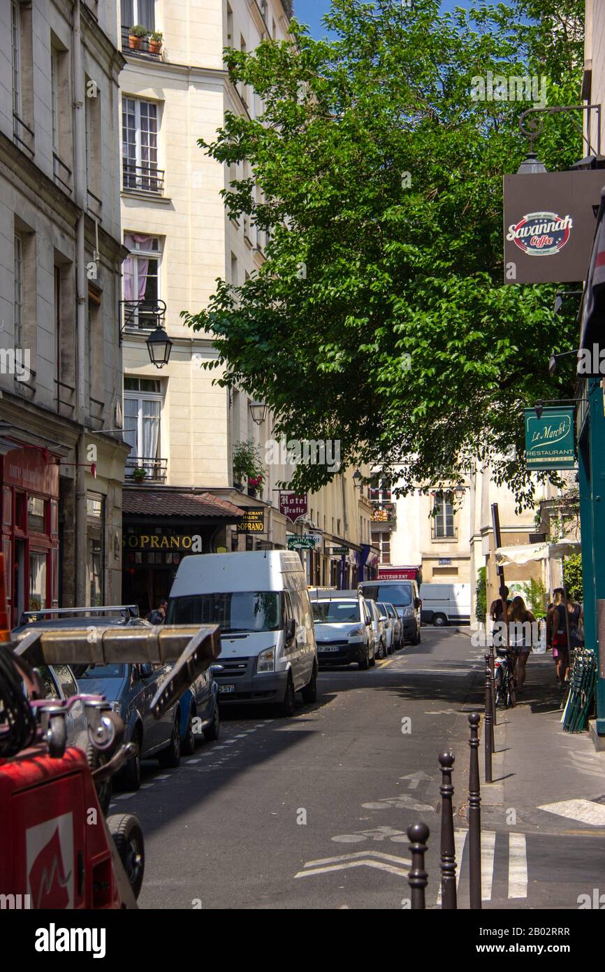 Eine ruhige Straße im Le Marais, Paris Stockfoto
