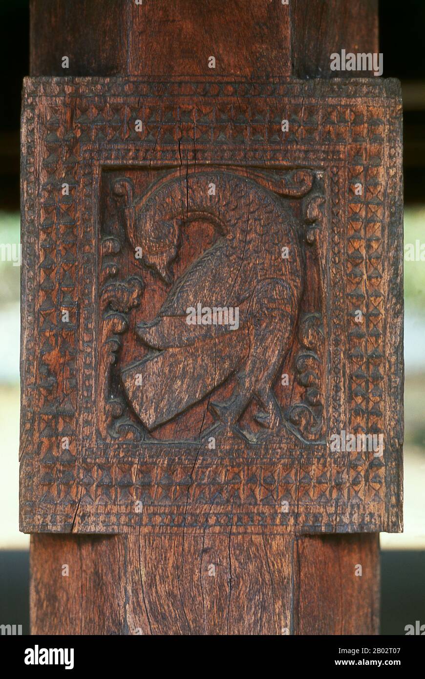 Embekka Devalaya (Embekke-Tempel) wurde von König Vikramabahu III (r. 1357 - 1374). Hauptattraktion sind hier die hervorragend gepflegten Schnitzereien an den Säulen in der Trommlerhalle. Die feinsten der etwa 500 Figuren sind die Tänzerin, ein doppelköpfiger Adler, die Schwäne und die Soldaten. Kandy ist mit rund 170.000 Einwohnern die zweitgrößte Stadt Sri Lankas und ist das kulturelle Zentrum der ganzen Insel. Etwa zwei Jahrhunderte lang (bis zum Jahr 1815) war es die Hauptstadt Sri Lankas. Stockfoto