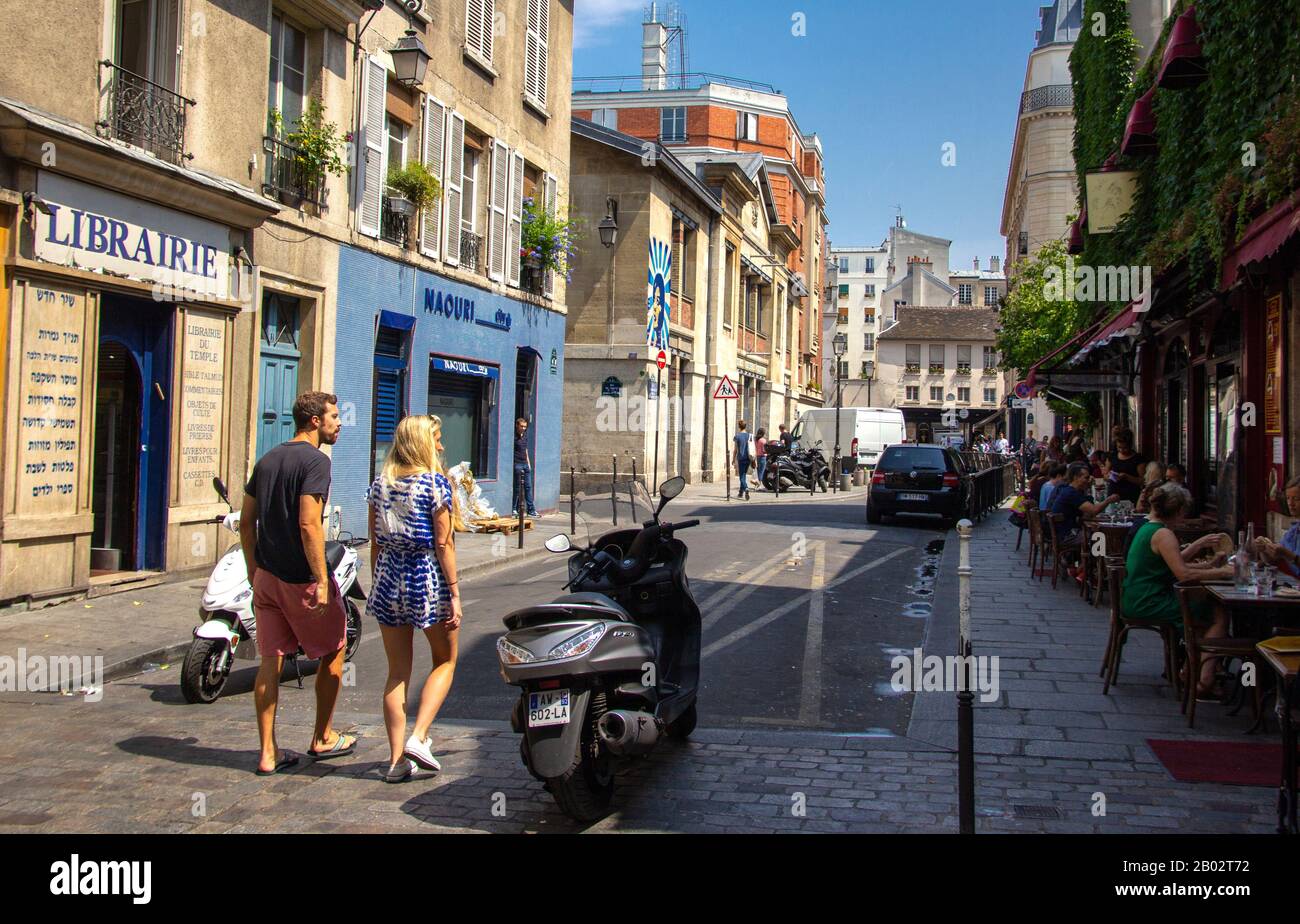 Jüdische Buchhandlung und Cafés in Le Marais, Paris Stockfoto