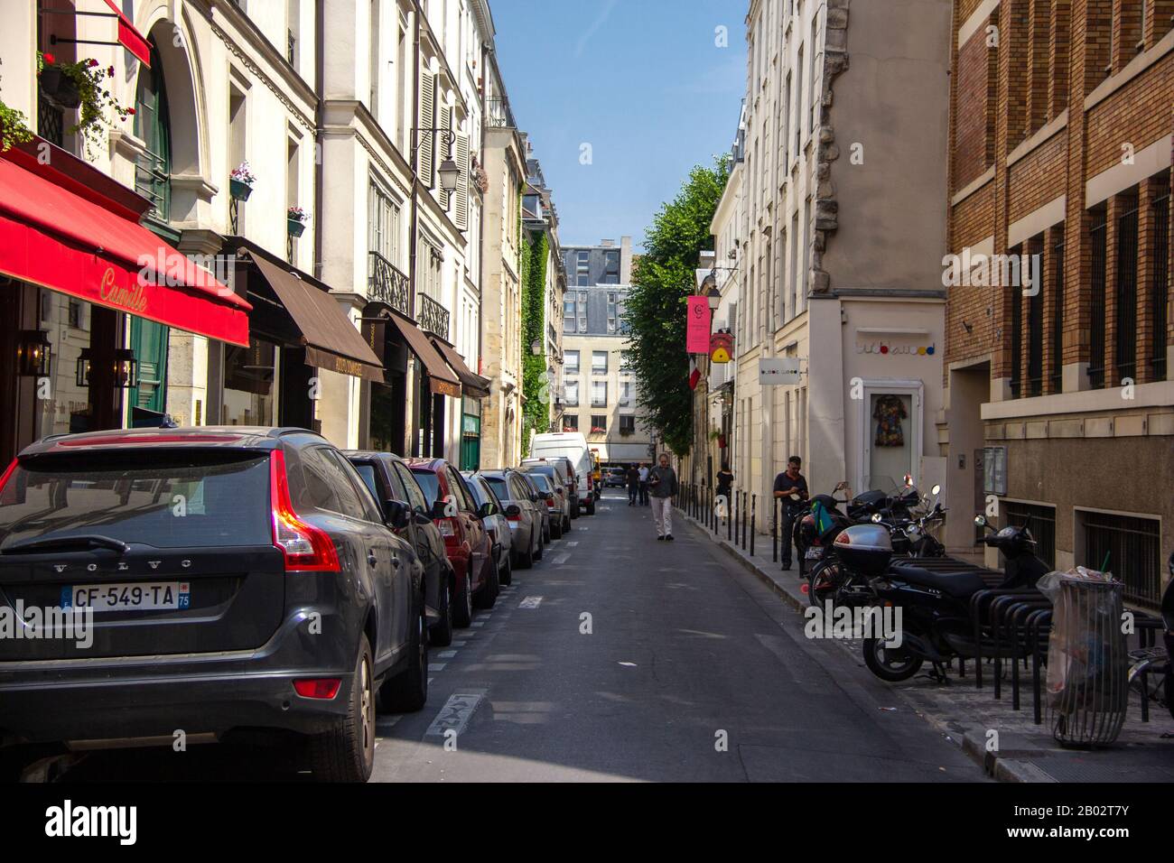 Fußgänger in Le Marais, Paris Stockfoto