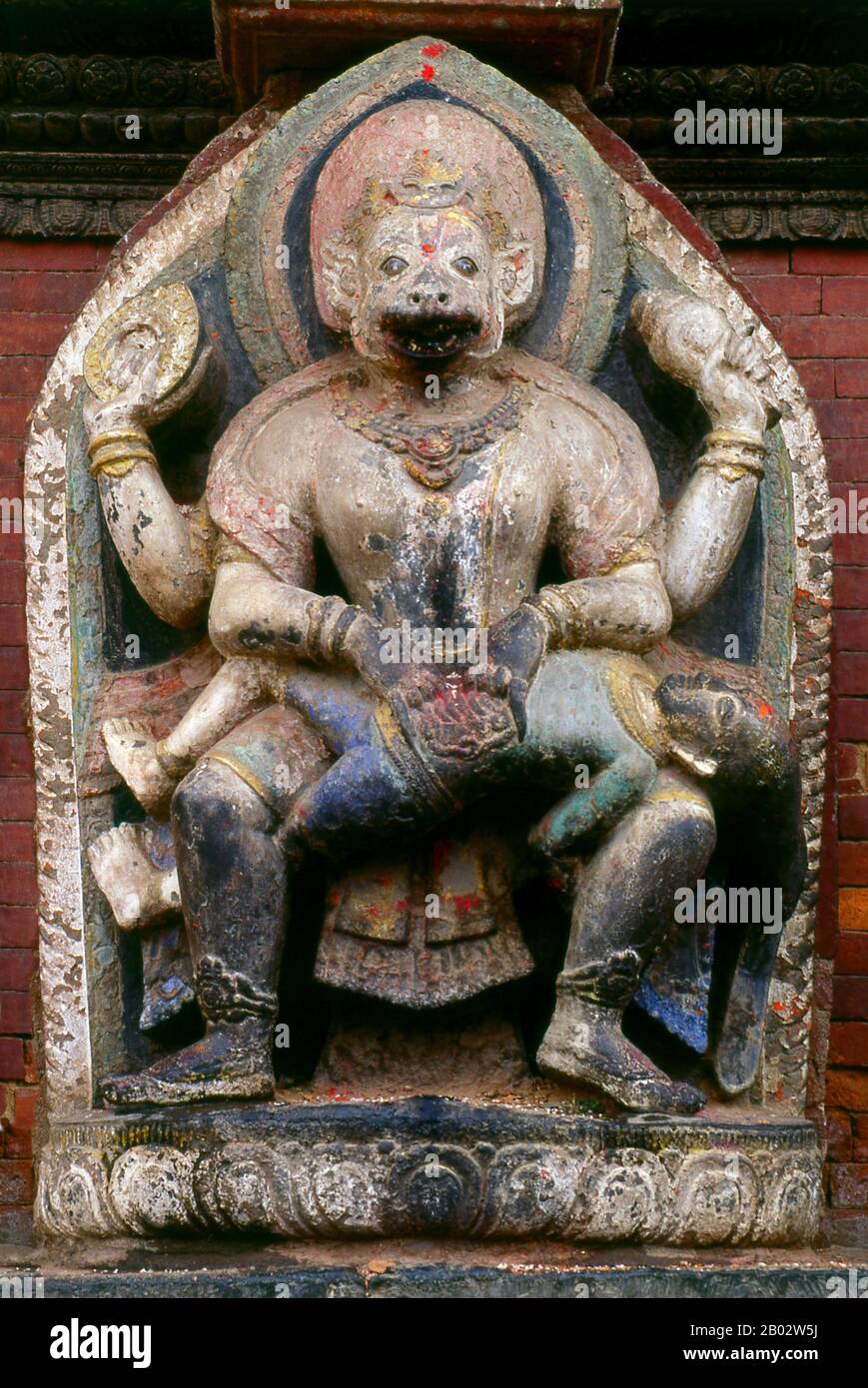 Narasimha, Narasingh, Narsingh und Narasingha in abgeleiteten Sprachen ist ein Avatar des hindu-gottes Vishnu, der auch der höchste gott Krishna und eine der beliebtesten Götter des Hinduismus ist, wie in frühen Epen, Ikonographie und Tempel- und Festanbetung für über ein Jahrtausend belegt ist. Stockfoto
