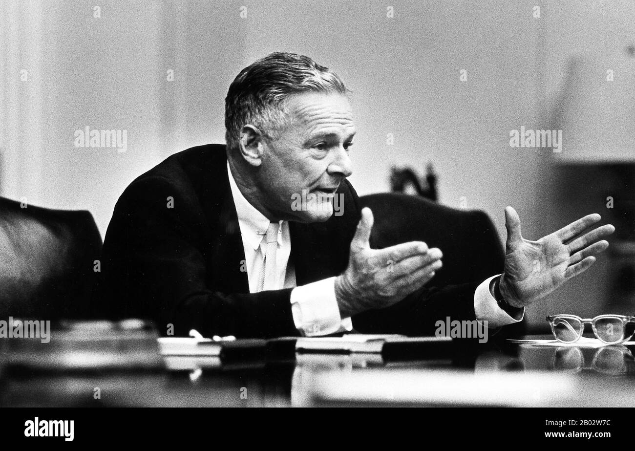 Henry Cabot Lodge, Jr. (5. Juli 1902 - 27. Februar 1985), manchmal auch als Henry Cabot Lodge II bezeichnet, war ein republikanischer US-Senator aus Massachusetts und US-Botschafter bei den Vereinten Nationen, Südvietnamesen, Westdeutschland und dem Heiligen Stuhl (als Vertreter). Er war der republikanische Kandidat für das Amt des Vizepräsidenten bei der Präsidentschaftswahl 1960. Stockfoto