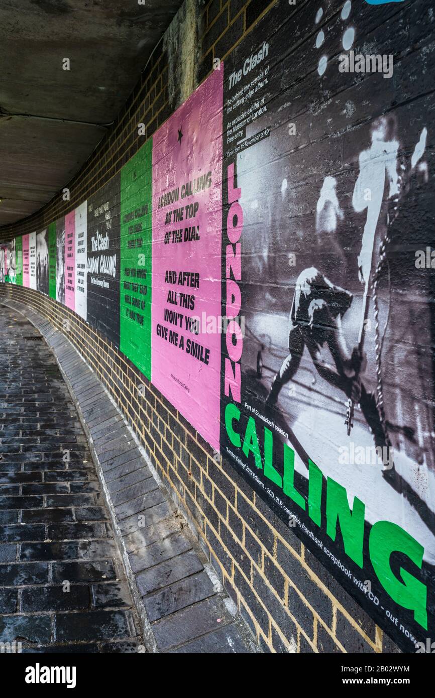 Clash London Ruft Ausstellungsplakate im Museum of London An Stockfoto
