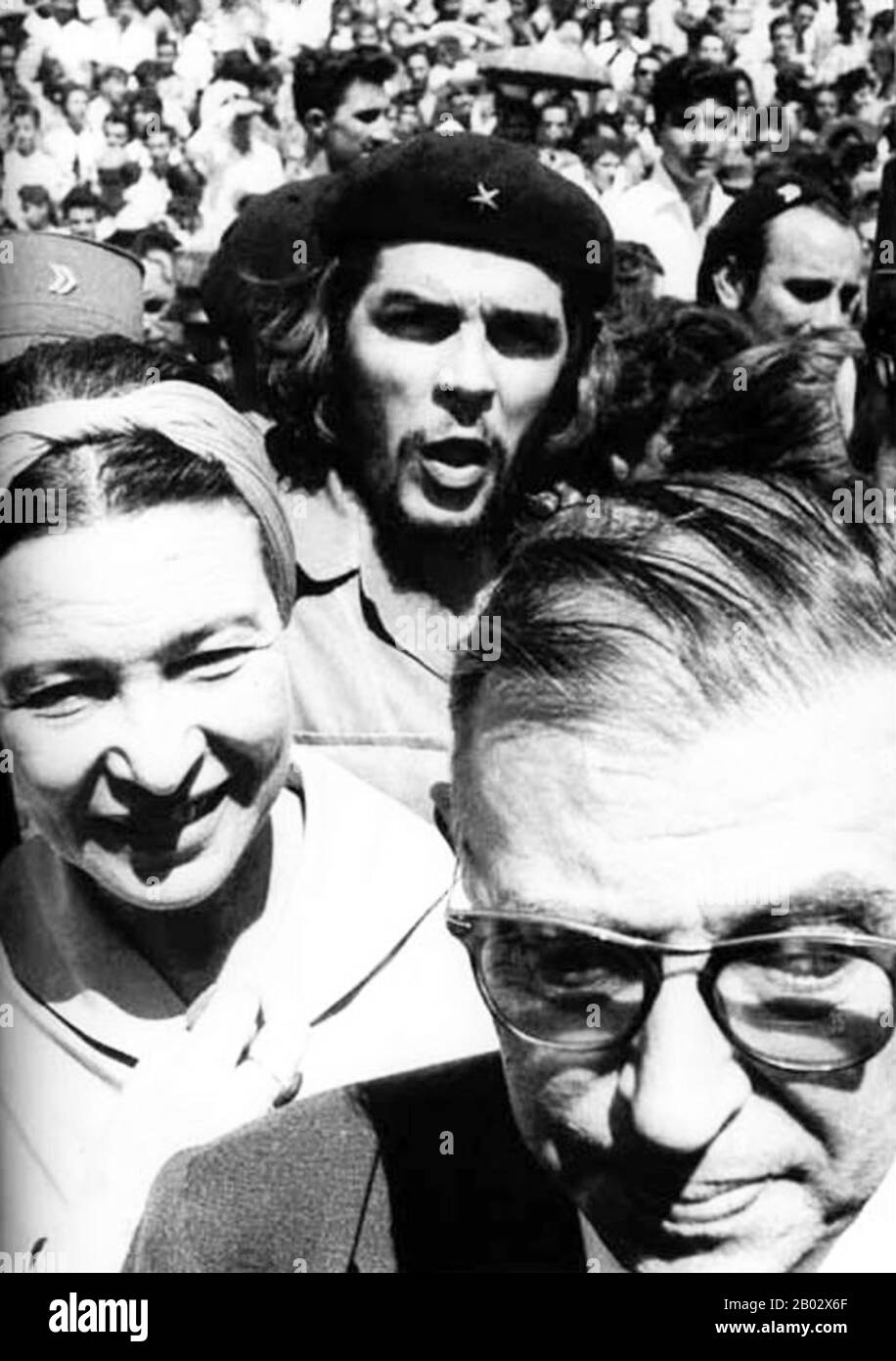 Im Jahr 1960 besuchten Jean-Paul Sartre und Simone de Beauvoir Kuba während der "Flitterwochen der Revolution", wie Sartre schrieb. Der Militär-Strongman Fulgencio Batistas Regime war an Fidel Castros Guerillaarmee gefallen und das ganze Land war mit revolutionärem Eifer in Ordnung. Als das Paar nach Paris zurückkehrte, schrieb Sartre zahlreiche Artikel, die die Revolution ausstreichten. De Beauvoir, der ebenso beeindruckt war, schrieb: "Zum ersten Mal in unserem Leben waren wir Zeugen des Glücks, das durch Gewalt erreicht worden war". De Beauvoir und Sartre würden Castro letztlich in einem offenen Brief anprangern, der kritisierte Stockfoto