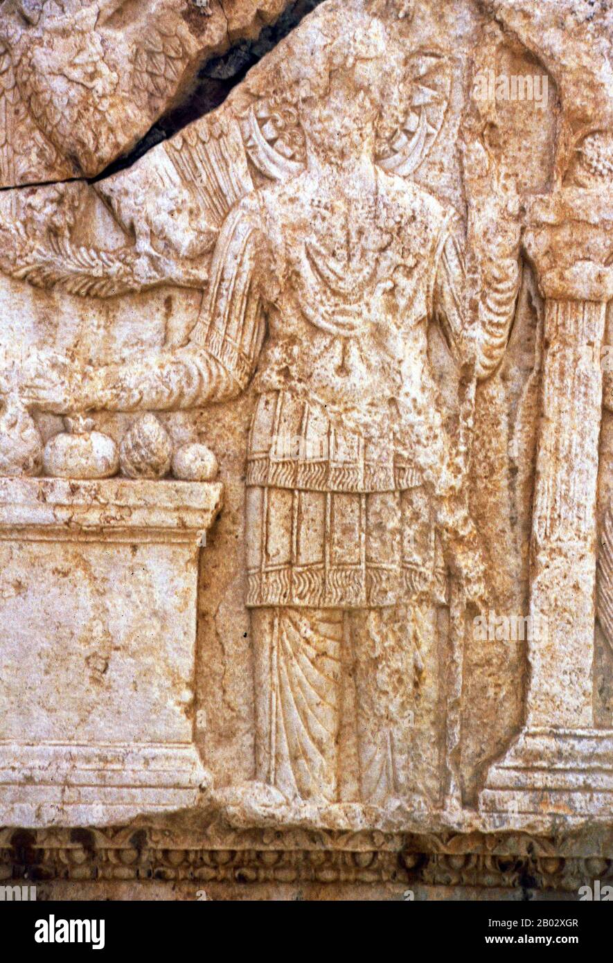 Palmyra war eine antike Stadt in Syrien. Es war eine wichtige Stadt in Zentralsyrien, die sich in einer Oase 215 km nordöstlich von Damaskus und 180 km südwestlich des Euphrat am Deir EZ-Zor befand. Es war lange Zeit eine lebenswichtige Karawanenstadt für Reisende, die die syrische Wüste durchqueren und war als die Bride der Wüste bekannt. Der erste dokumentierte Hinweis auf die Stadt mit ihrem semitischen Namen Tadmor, Tadmur oder Tudmur (was "die Stadt, die sich abwehrt" in Amoriter und "die unnachahmbare Stadt" in Aramäisch bedeutet) ist in babylonischen Tafeln festgehalten, die in Mari gefunden wurden. Der Tempel von Bel ist eine alte Steinruine in Palmyra, Syr Stockfoto