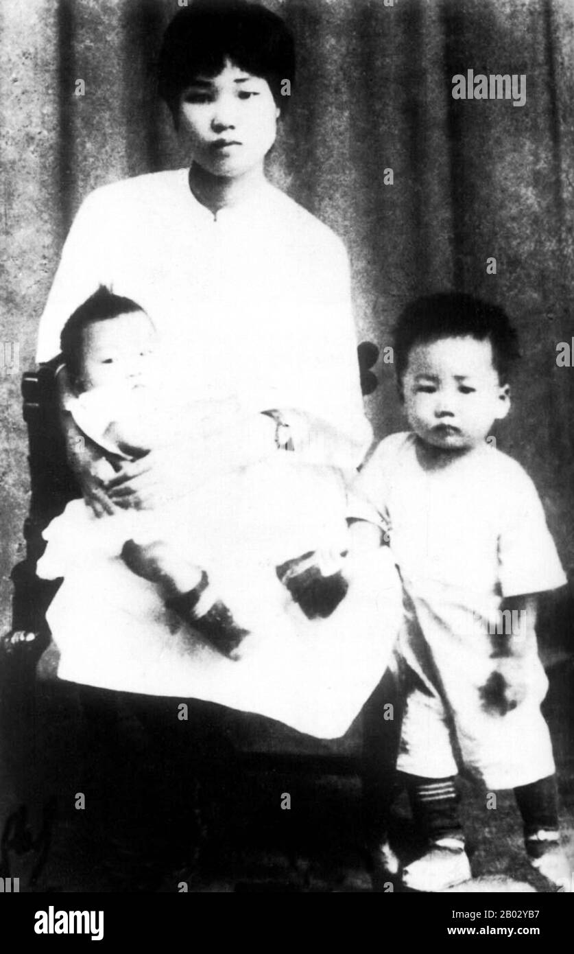 Yang Kaihui (* 6. November 1901 in Mao Zedong; † 14. November 1930) war die zweite Frau von Mao Zedong, die er 1920 heiratete. Sie hatte drei Kinder mit Mao Zedong: Mao Anying, Mao Anqing und Mao Anlong. Ihr Vater war Yang Changji, der Leiter der Hunan First Normal School und einer der Lieblingslehrer Maos. Stockfoto