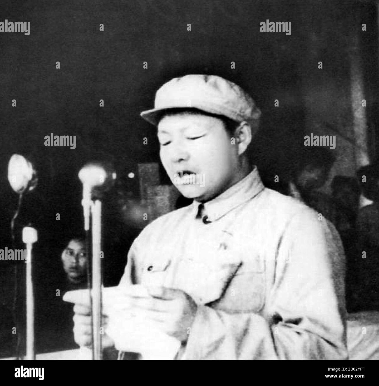 XI Zhongxun (15. Oktober 1913 - 24. Mai 2002) war ein kommunistischer Revolutionär und politischer Führer in der Volksrepublik China. Er gilt als eine der ersten Generation der chinesischen Führung. XI ist auch als Vater von Xi Jinping bekannt, dem derzeitigen Generalsekretär der Kommunistischen Partei und Präsidenten Chinas. Stockfoto