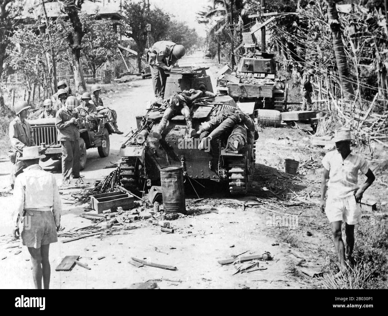 Die Schlacht von Luzon war eine Landschlacht, die im Rahmen des Pazifiktheaters der Operationen des zweiten Weltkriegs von den alliierten Streitkräften der USA, ihrer Kolonie auf den Philippinen und Verbündeten gegen Streitkräfte des Kaiserreichs Japan ausgetragen wurde. Die Schlacht führte zu einem Sieg der USA und Filipinos. Die Alliierten hatten bis März 1945 die Kontrolle über alle strategisch und wirtschaftlich wichtigen Orte Luzons übernommen, obwohl sich bis zur bedingungslosen Kapitulation Japans in den Bergen Taschen des japanischen Widerstands festhielten. Stockfoto