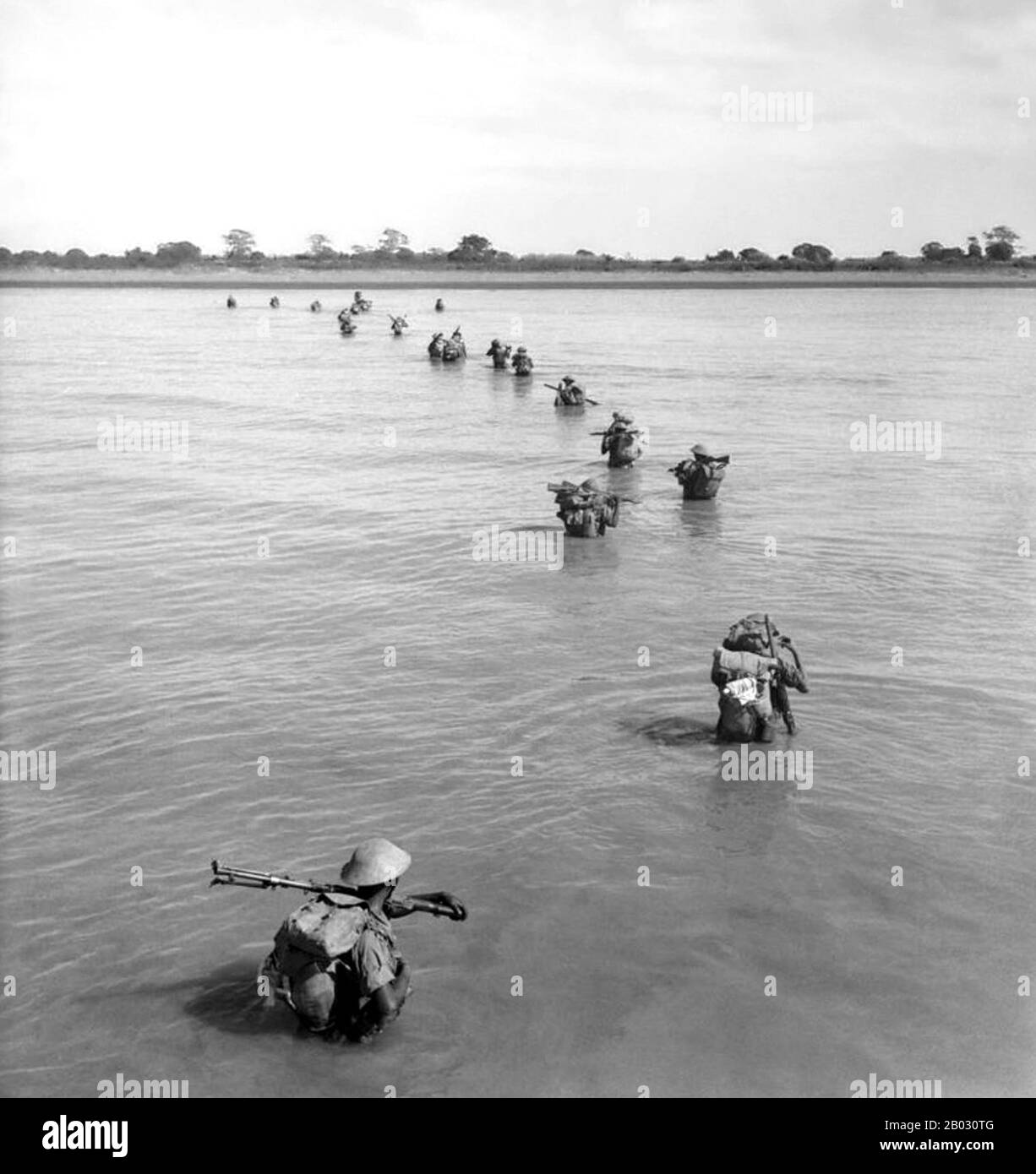 Ramree Island (auch spelt Yangbye Island oder Yanbye Island) ist eine Insel vor der Küste des Rakhine State, Birma. Die Fläche der Insel beträgt etwa 1.350 Quadratkilometer (520 sq mi) und das bevölkerungsreichste Zentrum ist Ramree. Während des zweiten Weltkriegs wurde die Schlacht auf der Insel Ramree im Januar und Februar 1945 im Rahmen der Offensive der British 14th Army 1944/45 an der Südfront der Burma Campaign ausgetragen. Am Ende der Schlacht wurden japanische Soldaten in die Sümpfe um die Insel gezwungen, und Salzwasserkrokodile sollen viele von ihnen gefressen haben. Stockfoto