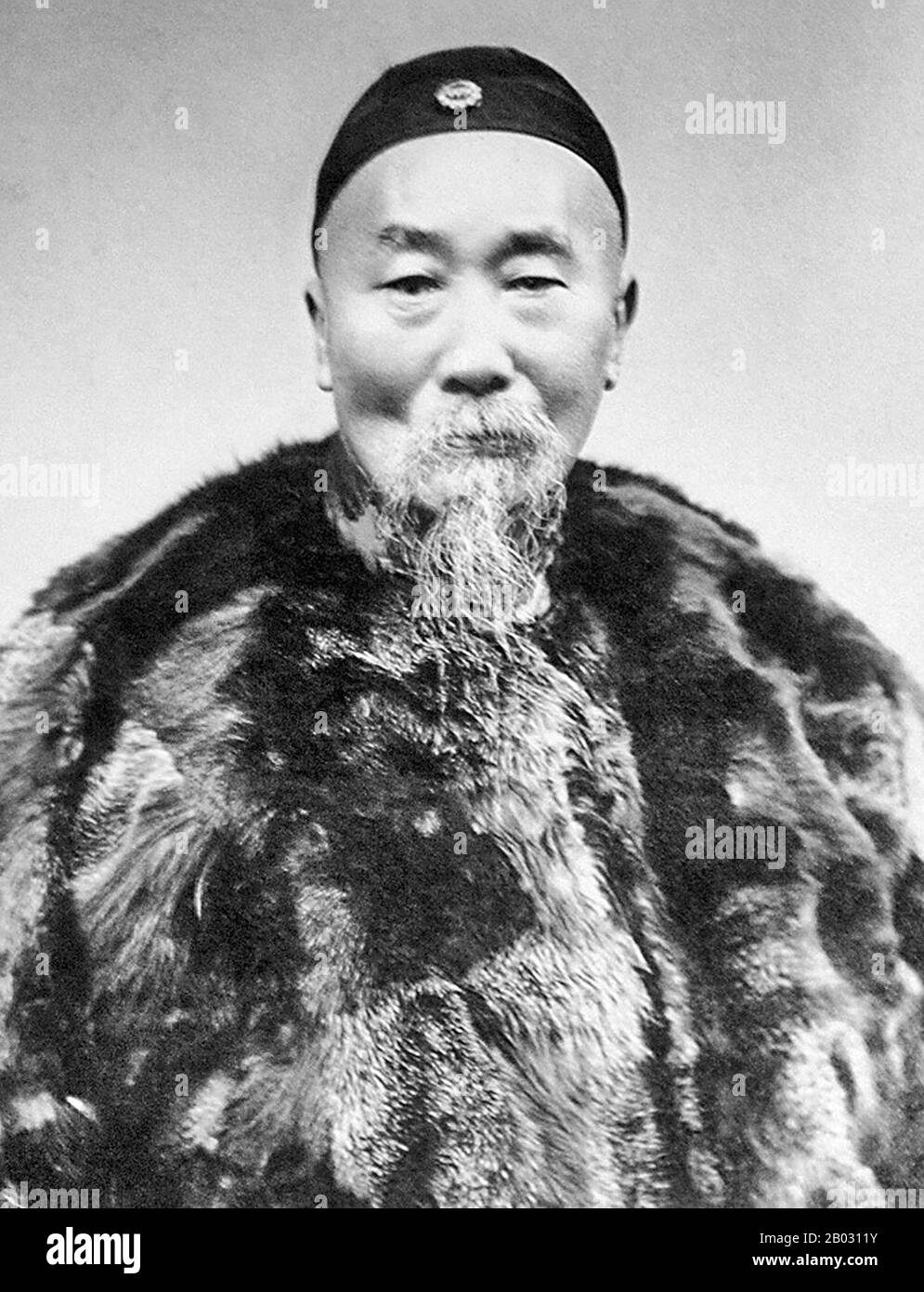 Li Hongzhang oder Li Hung-chang, GCVO, (* 15. Februar 1823; † 7. November 1901) war ein führender Staatsmann des späten Qing-Imperiums. Er hatte mehrere große Aufstände niedergeschrieben und diente in wichtigen Positionen des kaiserlichen Hofs, darunter dem Premier Viceroyalty von Zhili. Stockfoto