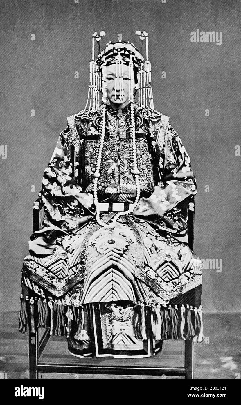 Li Hongzhang oder Li Hung-chang, GCVO, (* 15. Februar 1823; † 7. November 1901) war ein führender Staatsmann des späten Qing-Imperiums. Er hatte mehrere große Aufstände niedergeschrieben und diente in wichtigen Positionen des kaiserlichen Hofs, darunter dem Premier Viceroyalty von Zhili. Stockfoto