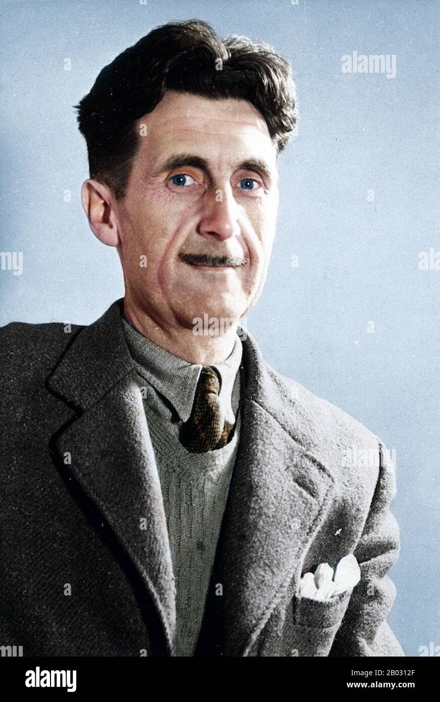 Eric Arthur Blair (25. Juni 1903 - 21. Januar 1950), besser bekannt unter seinem Federnamen George Orwell, war ein englischer Autor und Journalist. Seine Arbeit ist geprägt von scharfer Intelligenz und Witz, einem tiefen Bewusstsein für soziale Ungerechtigkeit, einer intensiven, revolutionären Opposition gegen den Totalitarismus, einer Leidenschaft für Klarheit in der Sprache und einem Glauben an den demokratischen Sozialismus. Stockfoto