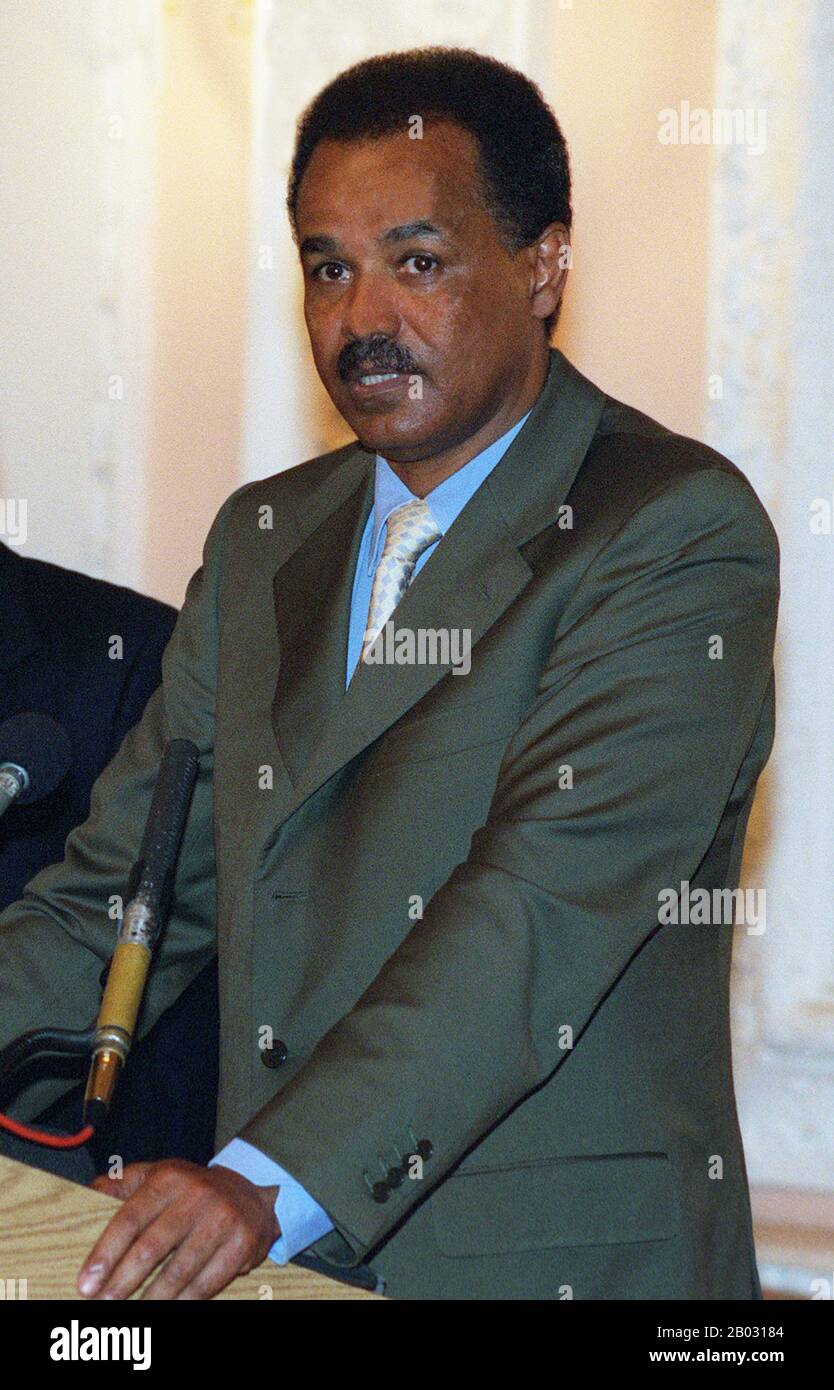 Der manchmal Afewerki (* 2. Februar 1946) genannte Isaias Afwerki ist der erste Präsident des Staates Eritrea, dessen Position er seit seiner Unabhängigkeit 1993 inne hat. Er führte die eritreische Volksbefreiungsfront (EPLF) im Mai 1991 zum Sieg und beendete damit den 30-jährigen bewaffneten Befreiungskampf. Die EPLF nahm einen neuen Namen der politischen Partei an, die Volksfront für Demokratie und Gerechtigkeit (PFDJ), um ihrer neuen Verantwortung gerecht zu werden. Die PFDJ bleibt mit ihrem Führer Jesias die einzige Regierungspartei Eritreas ab 2015. Stockfoto